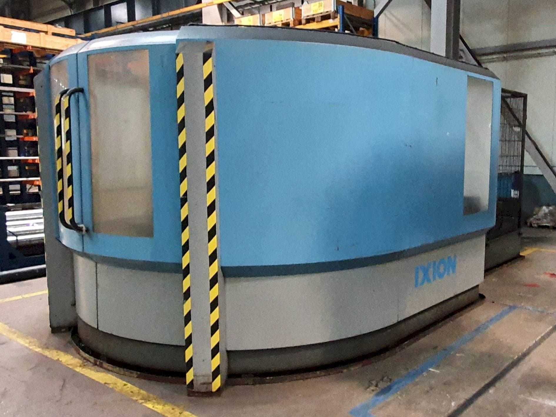 Front view of IXION TL1004  machine