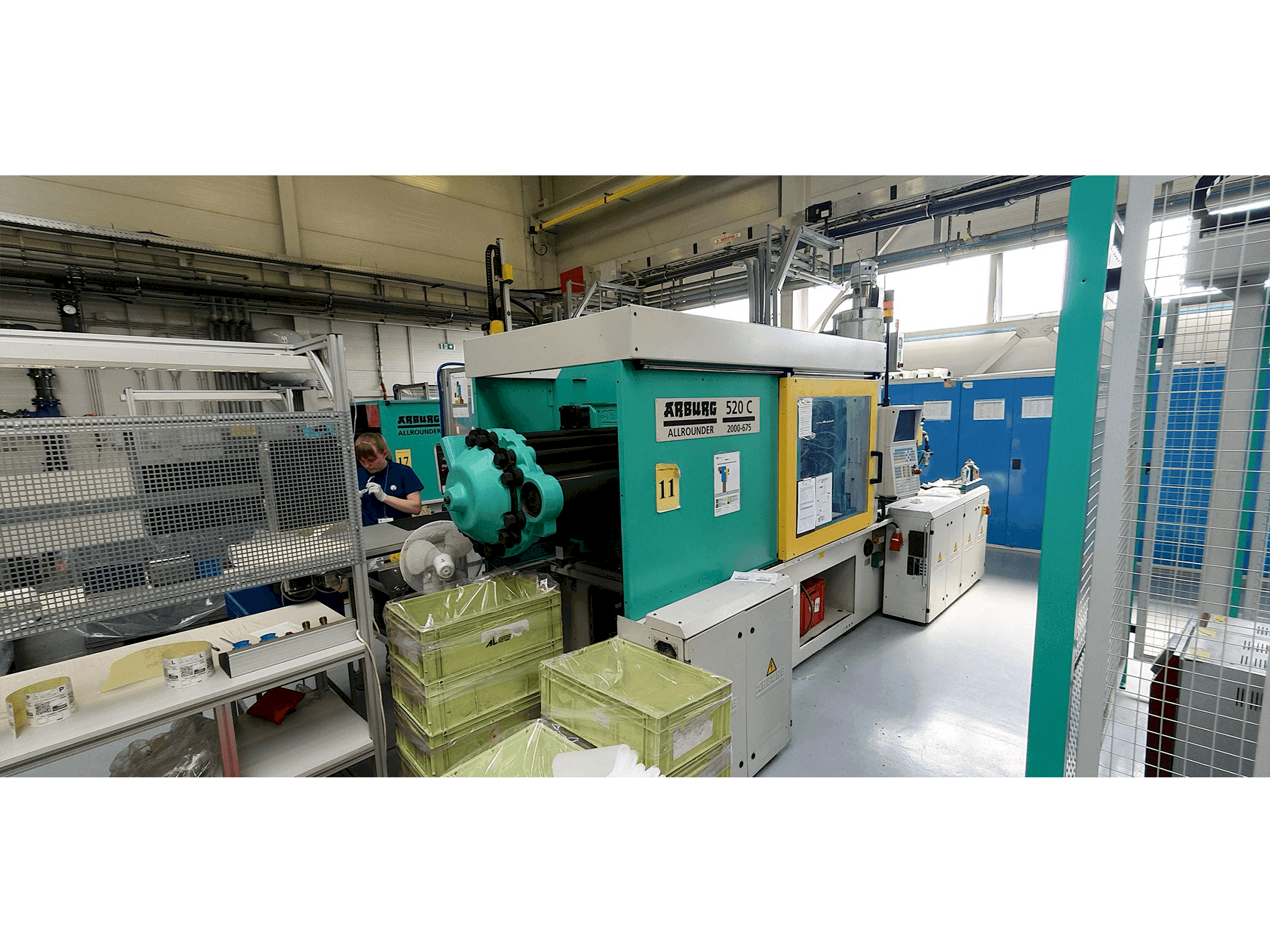 Front view of Arburg Allrounder 520 C 2000-675  machine