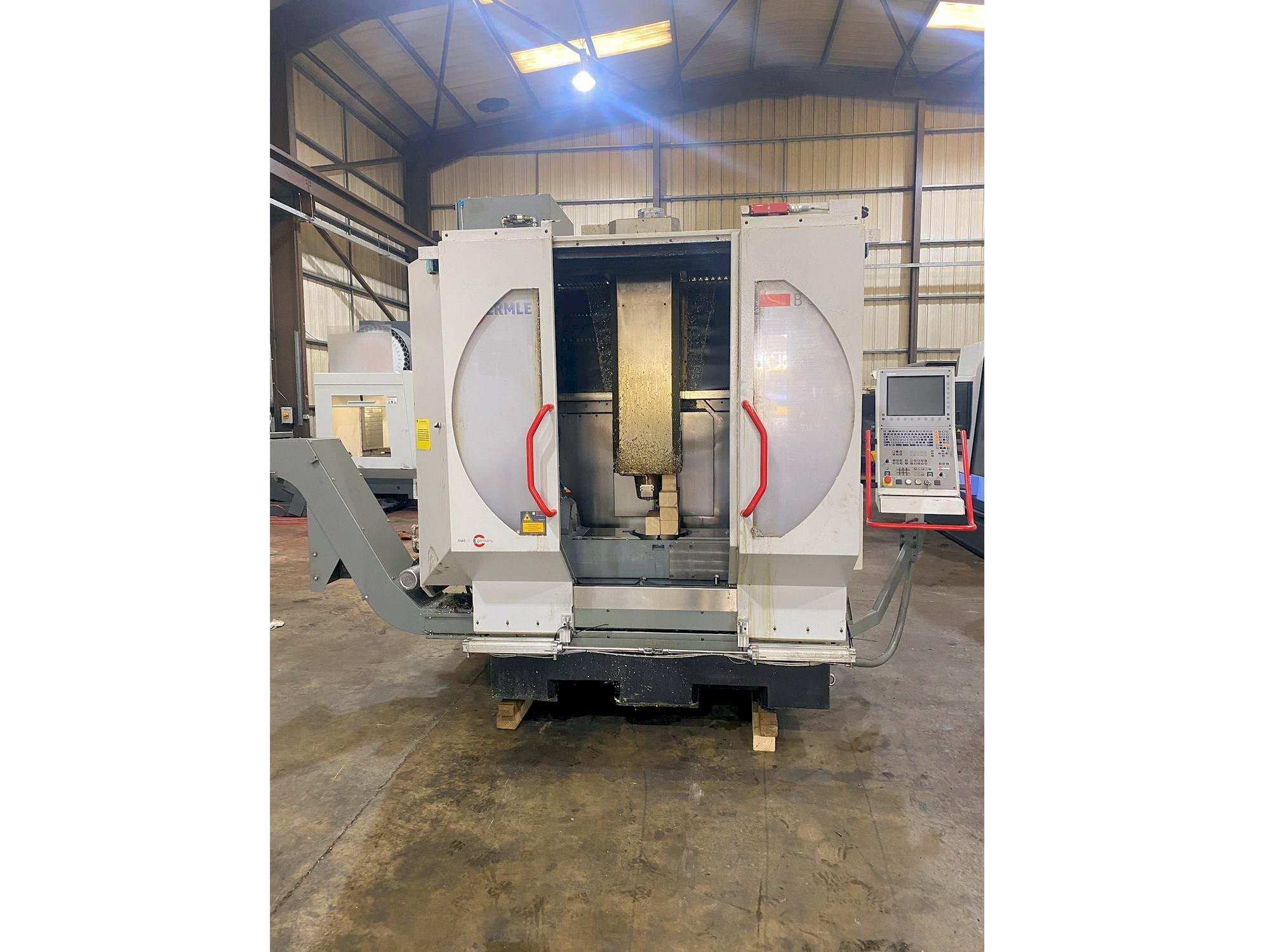 Front view of HERMLE B 300 U  machine