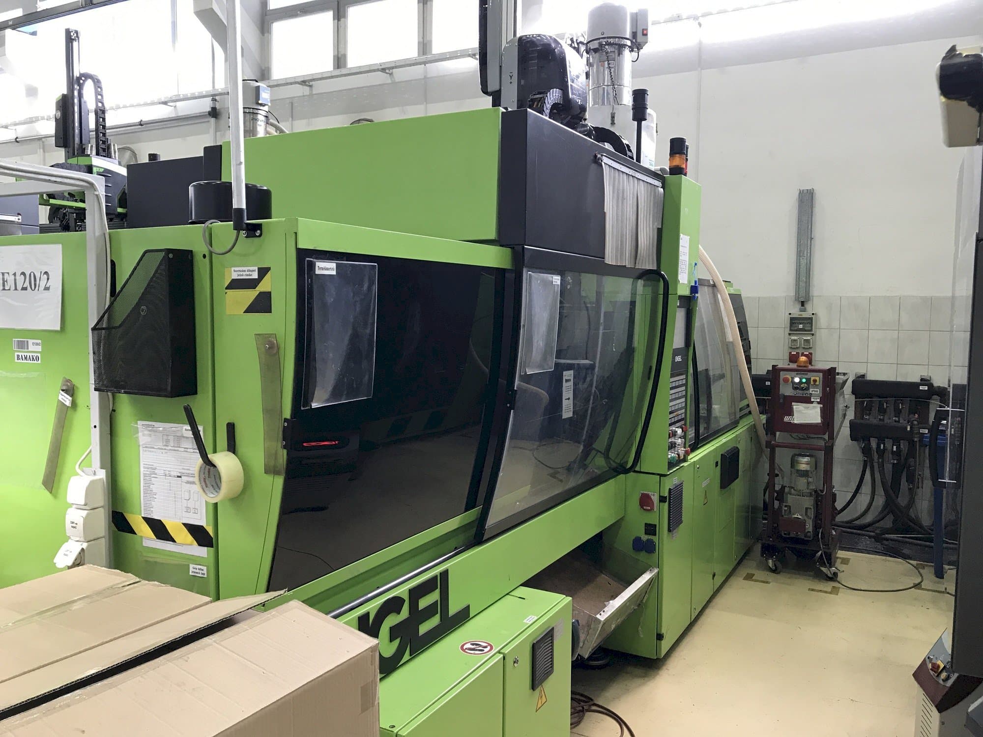 Front view of ENGEL VC 500/120 Plus  machine