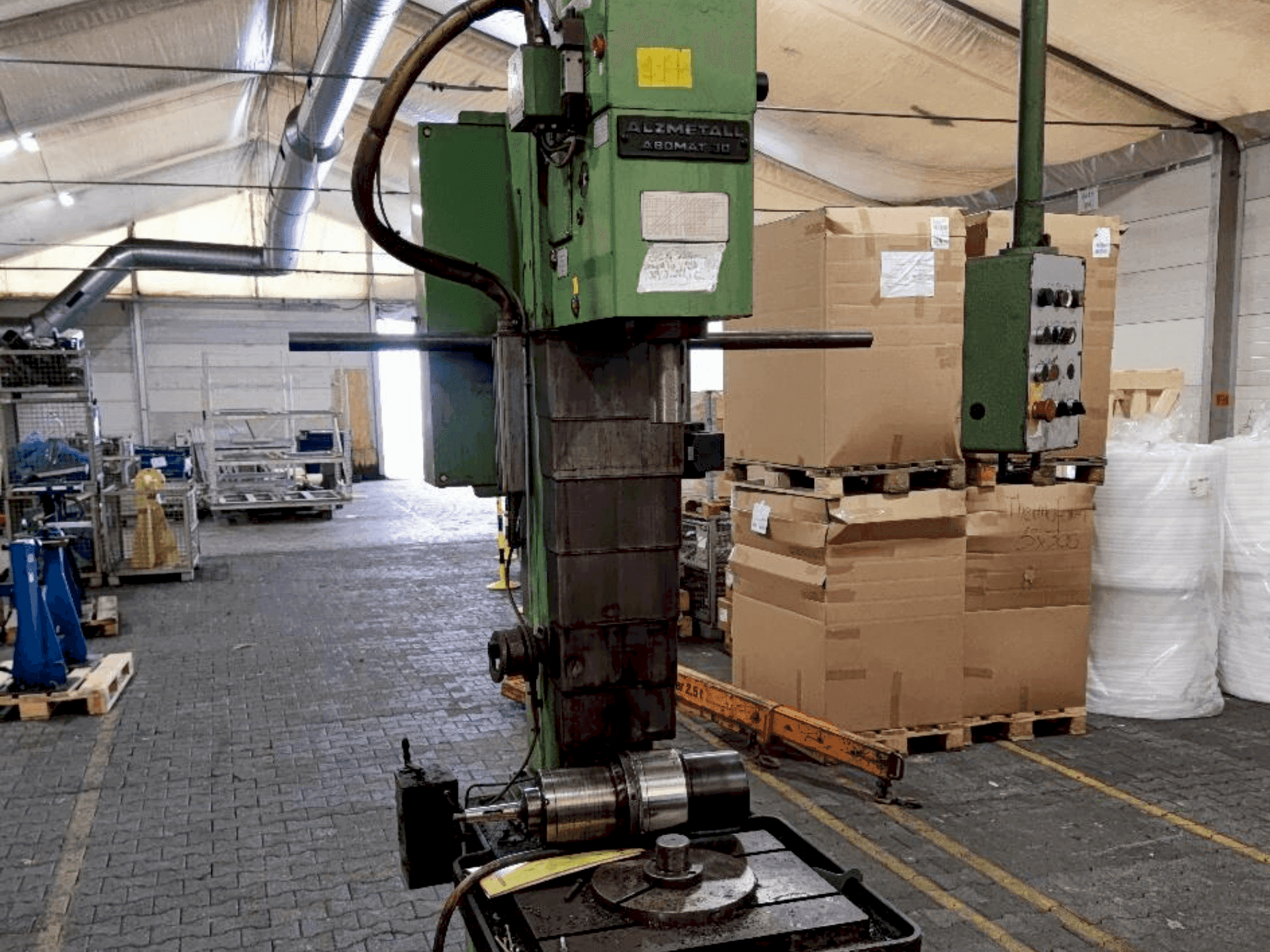 Front view of Alzmetall Abomat 30  machine