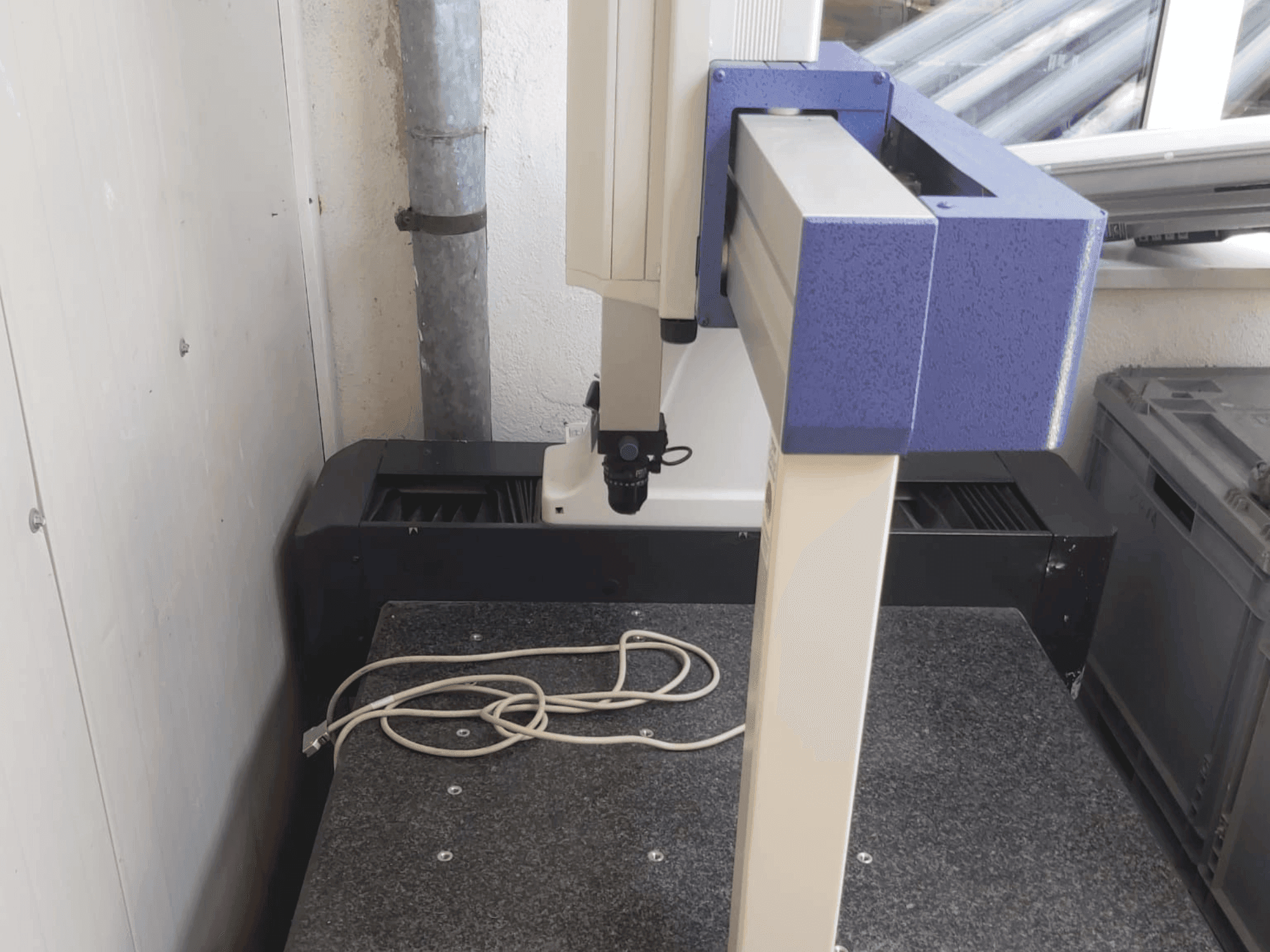 Front view of Mitutoyo Crysta-Plus M443  machine