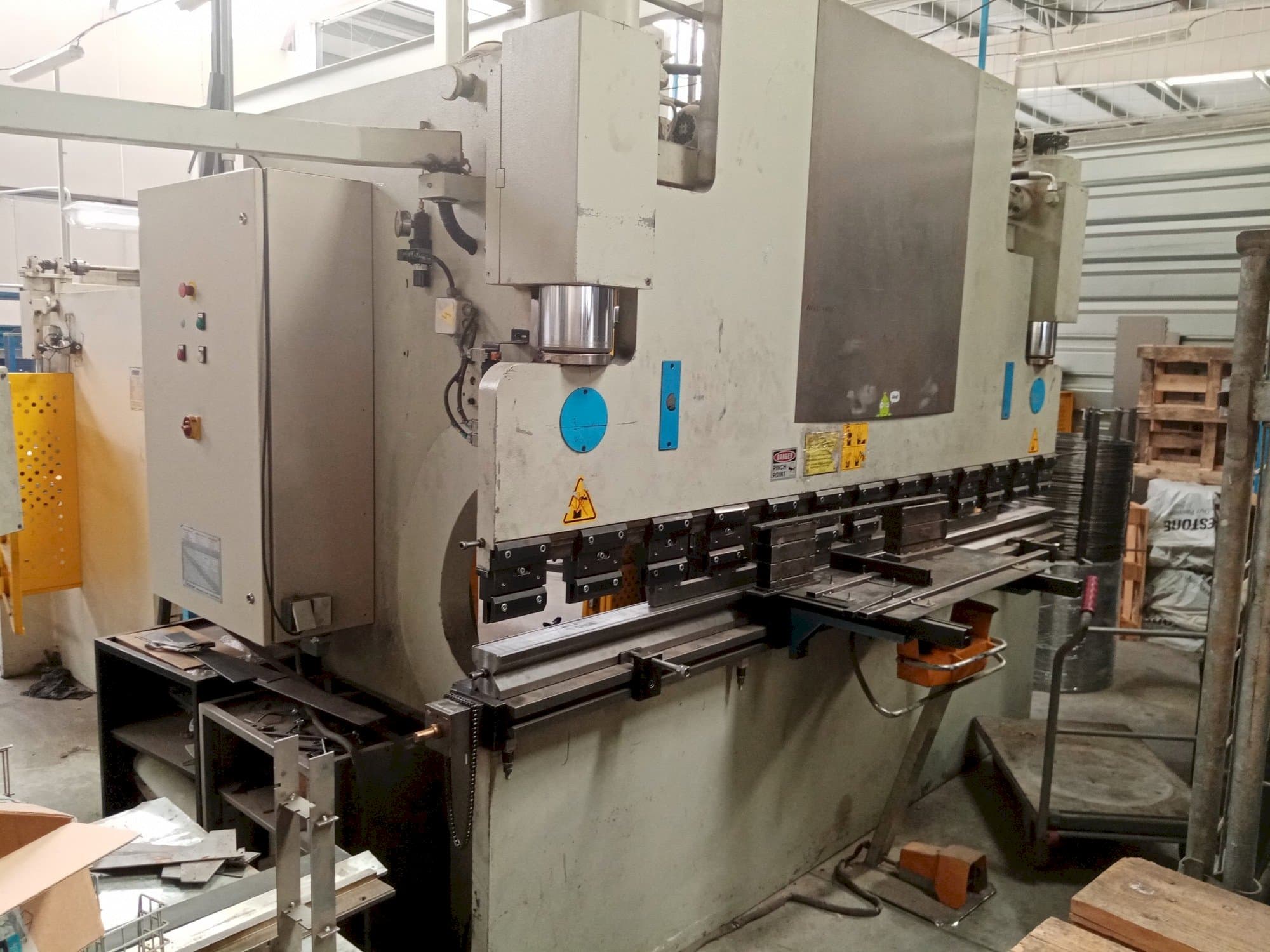 Front view of ERMAKSAN AP 3100-120  machine