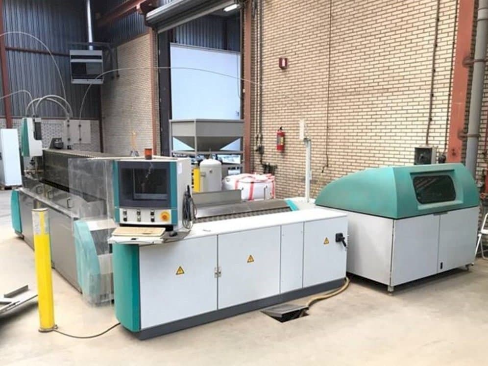 Front view of Flow WMC 3020  machine