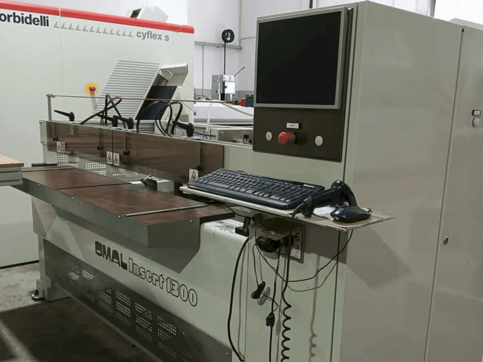 Front view of OMAL Insert 1300  machine