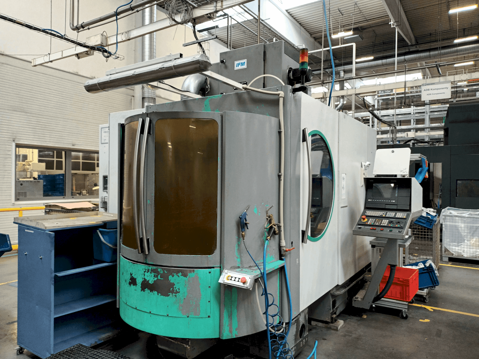 Front view of DECKEL MAHO DMC 60H  machine