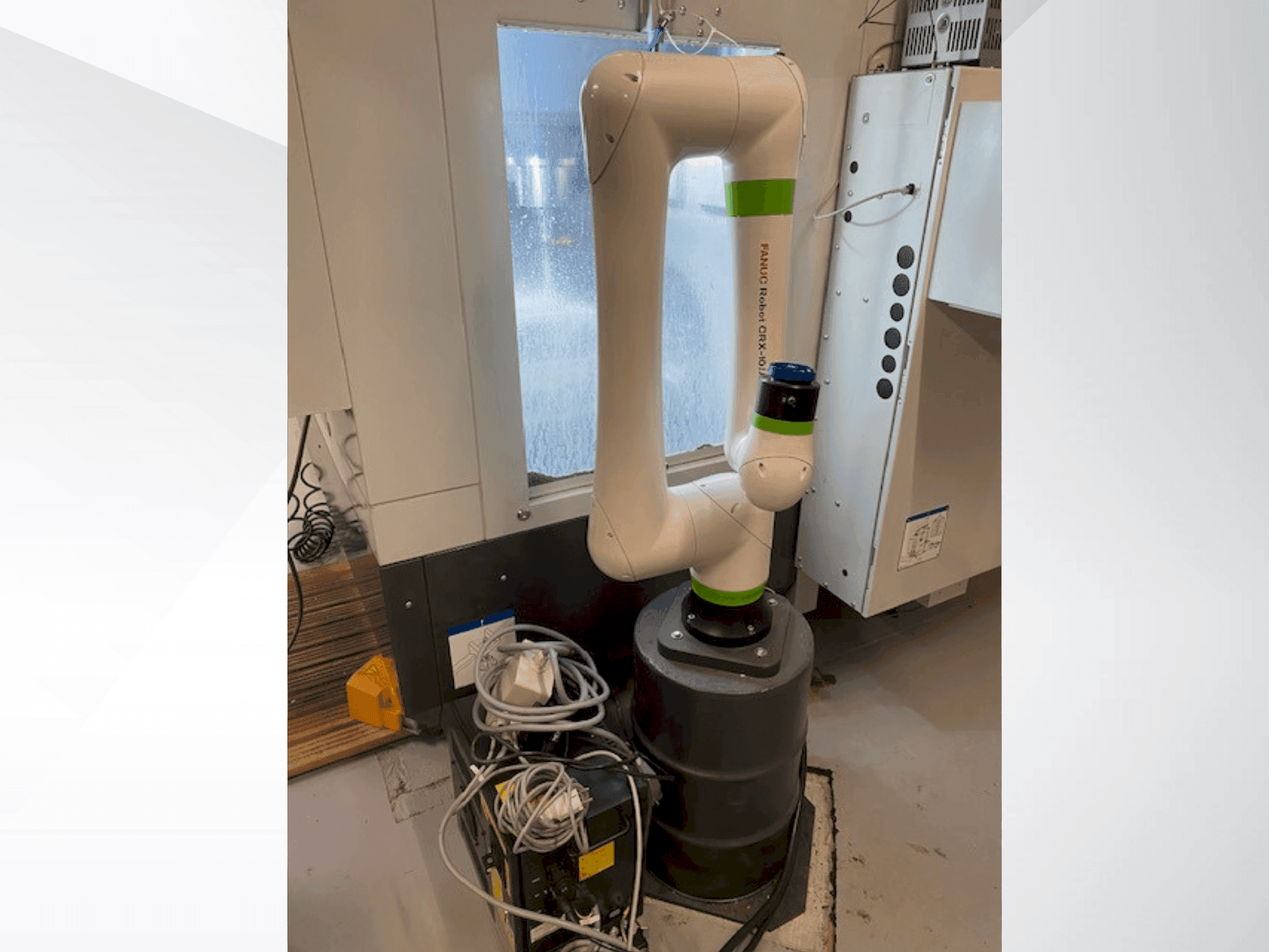 Front view of FANUC CRX10iA  machine