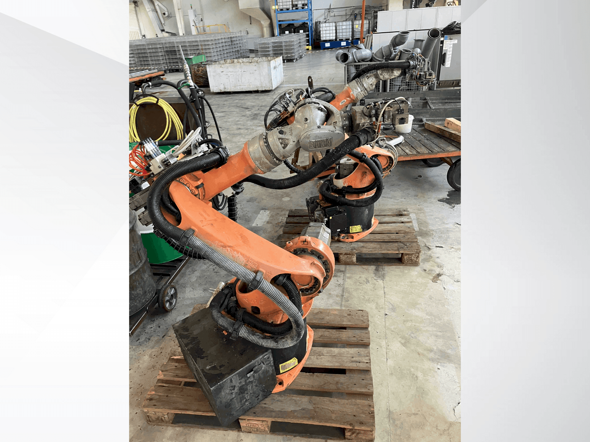 Front view of KUKA KR16  machine