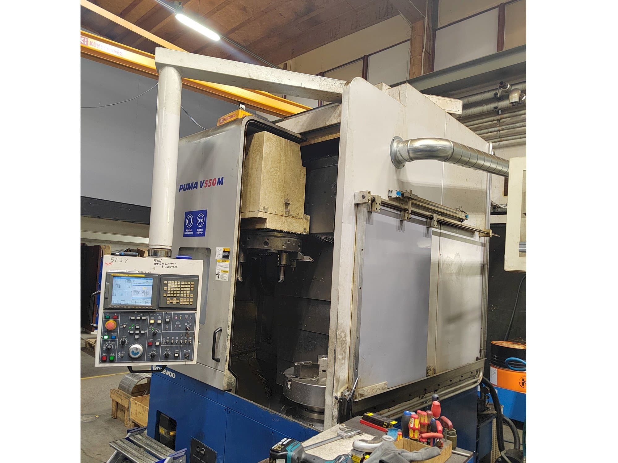 Front view of Doosan Puma V550M  machine