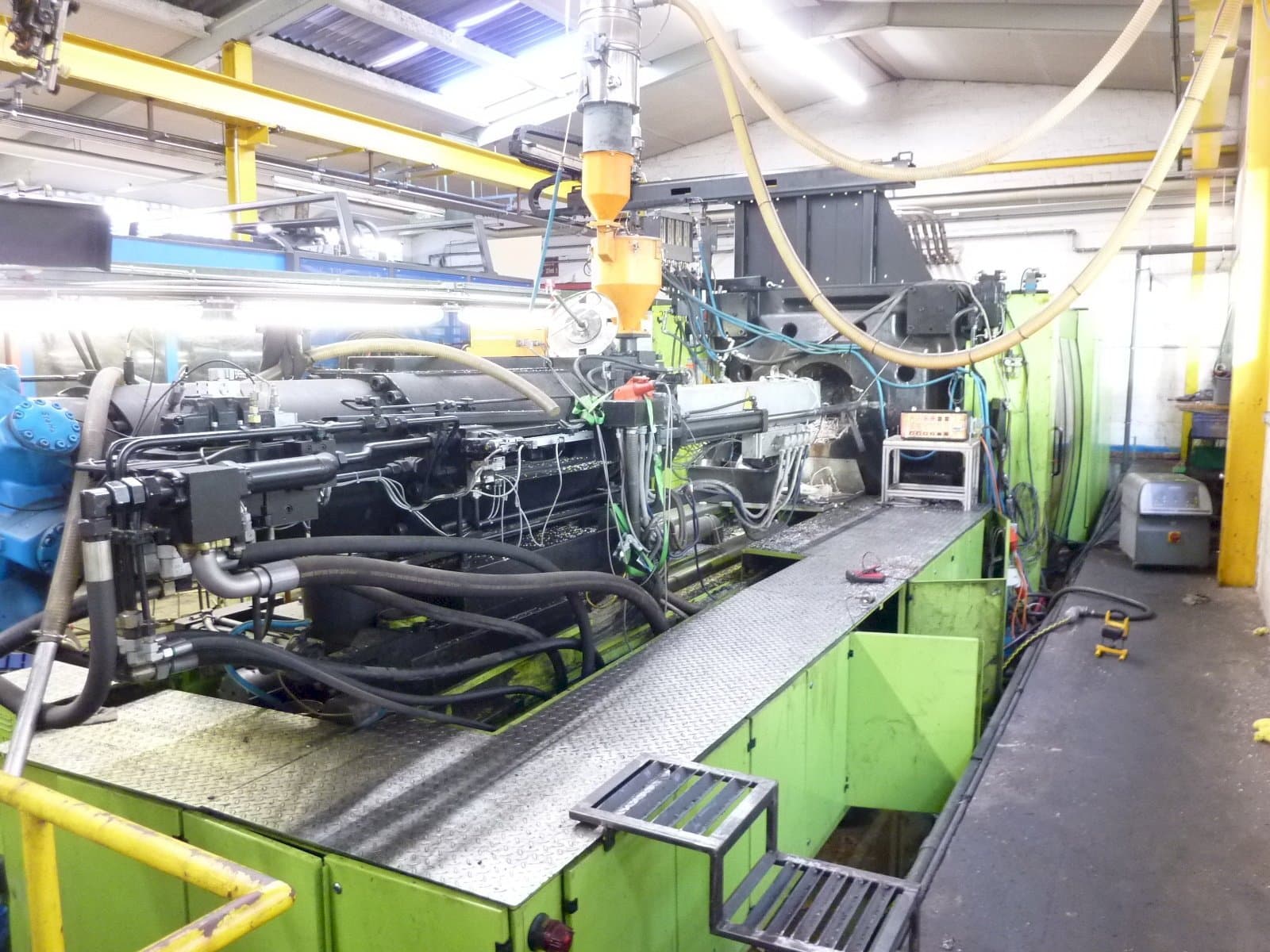 Left side view of ENGEL ES 10000/1300 DK  machine