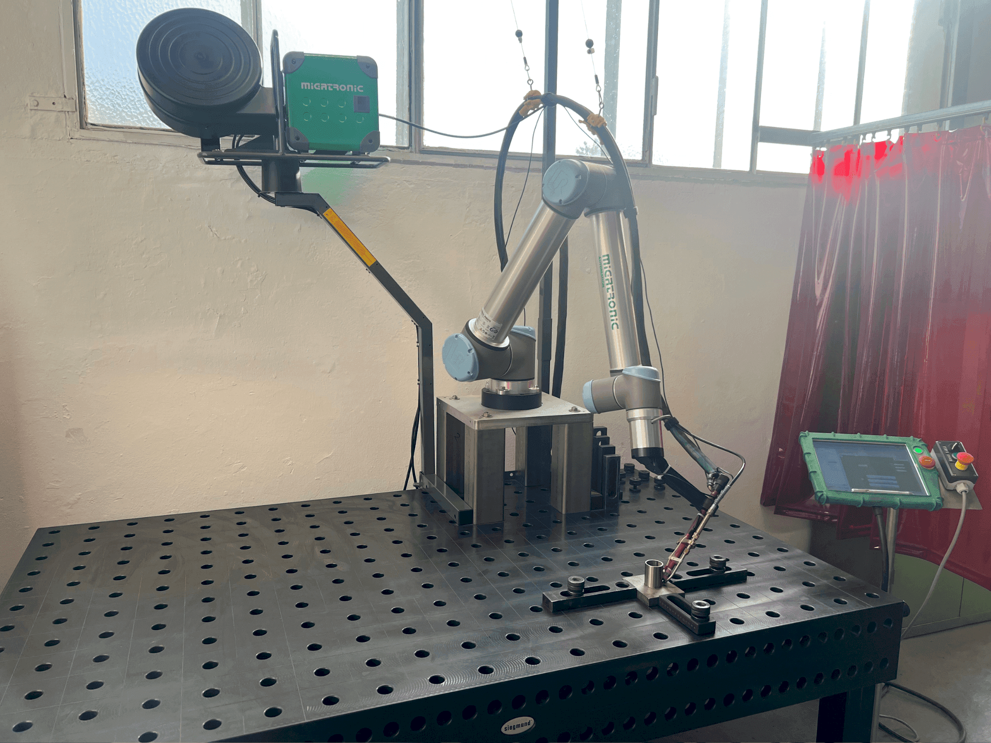 Front view of MIGATRONIC PI 350 AC/DC  machine