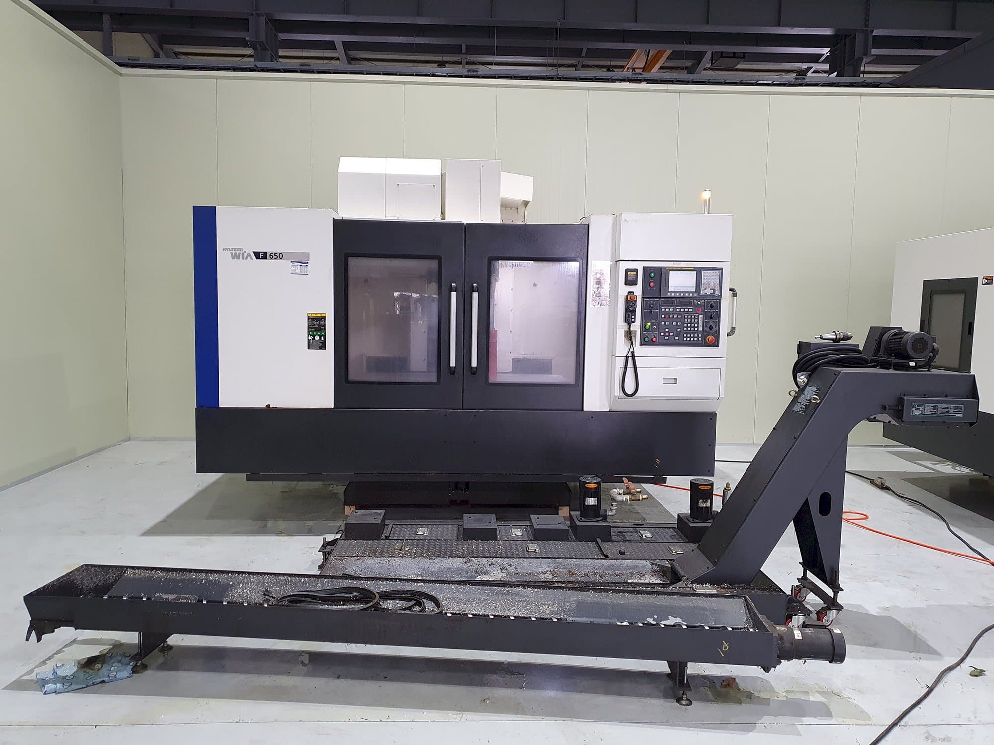 Front view of Hyundai Wia F650  machine