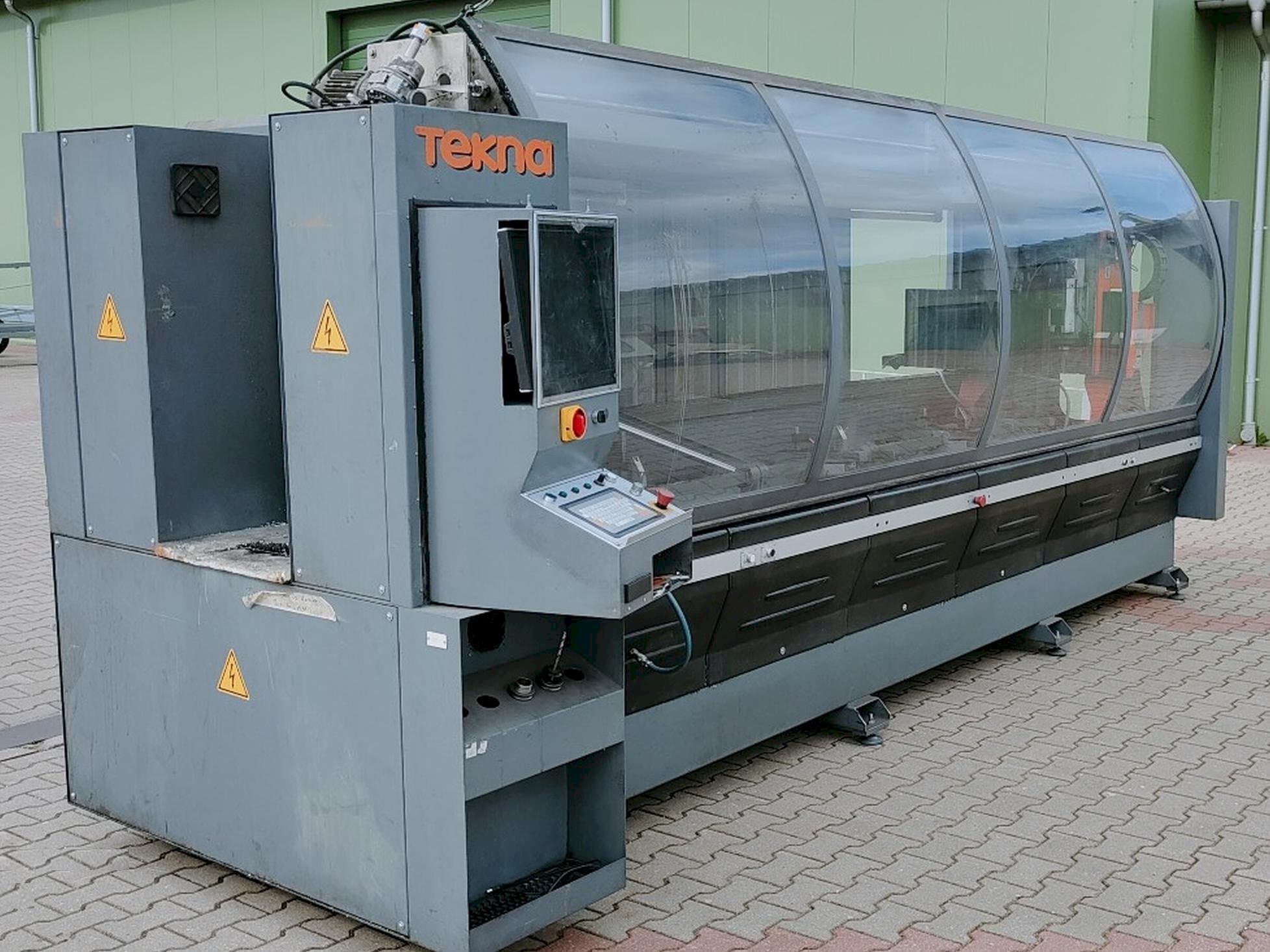 Front view of Tekna TK427-3  machine