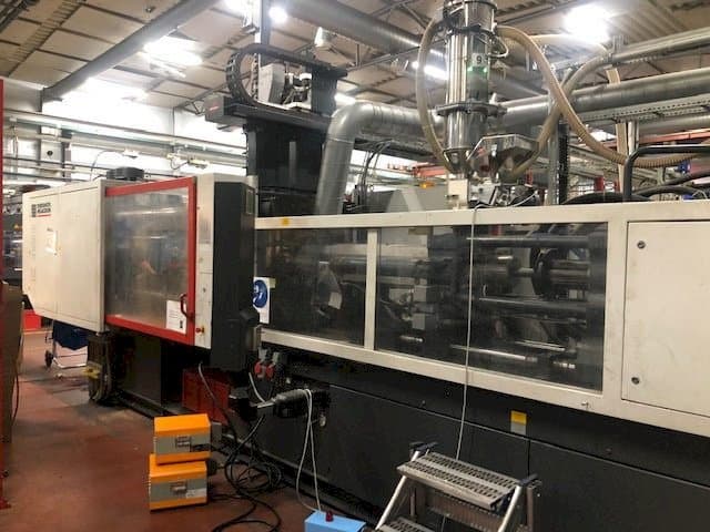 Front view of FERROMATIK MILACRON K320  machine