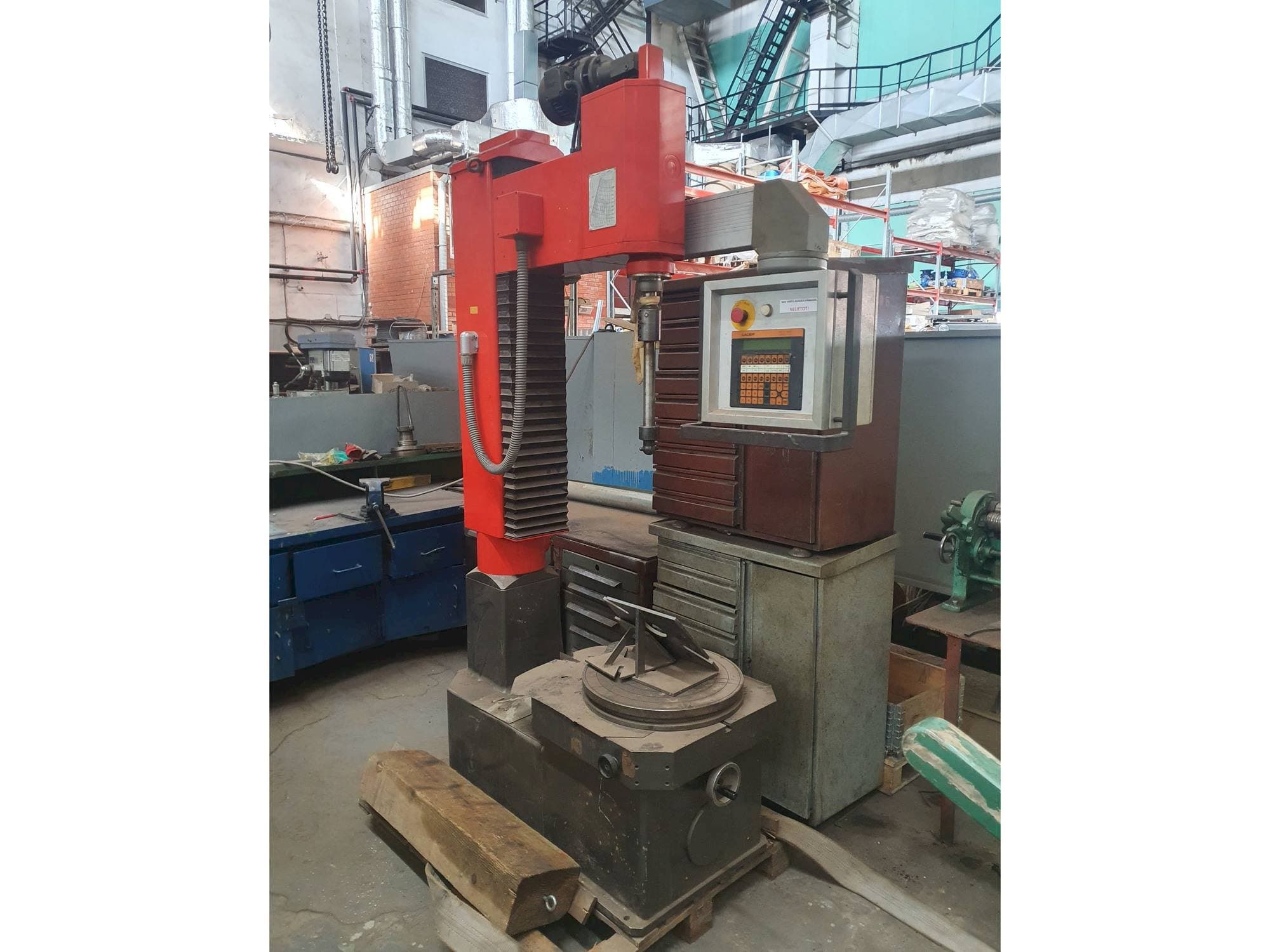 Front view of TAUMELUS III N  machine