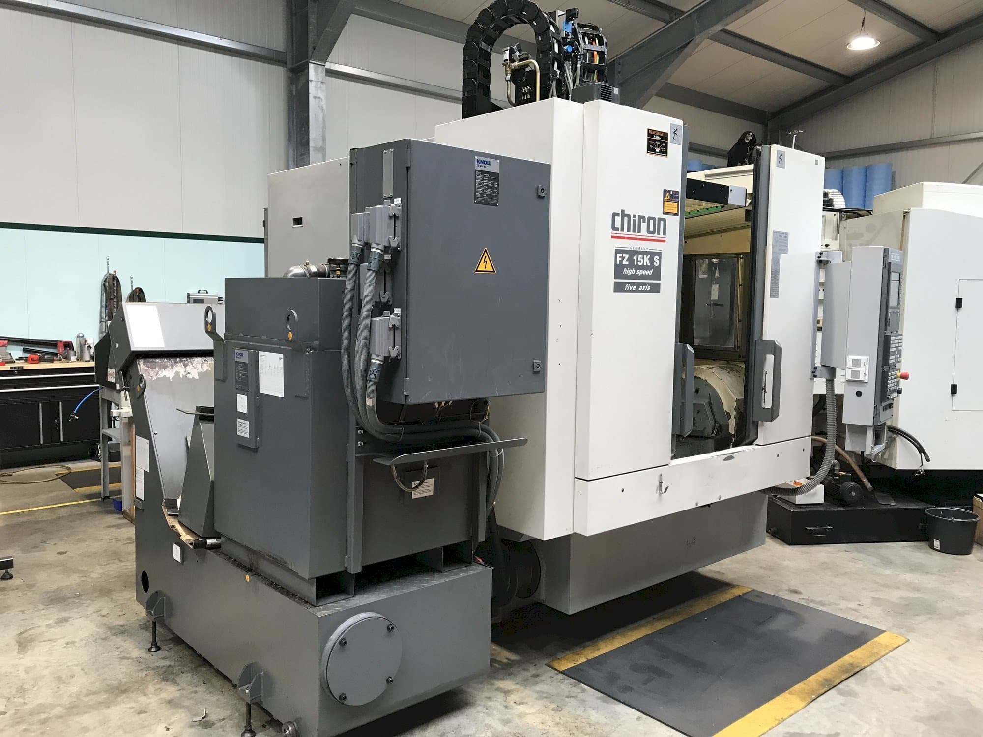 Front view of CHIRON FZ15 KS machine