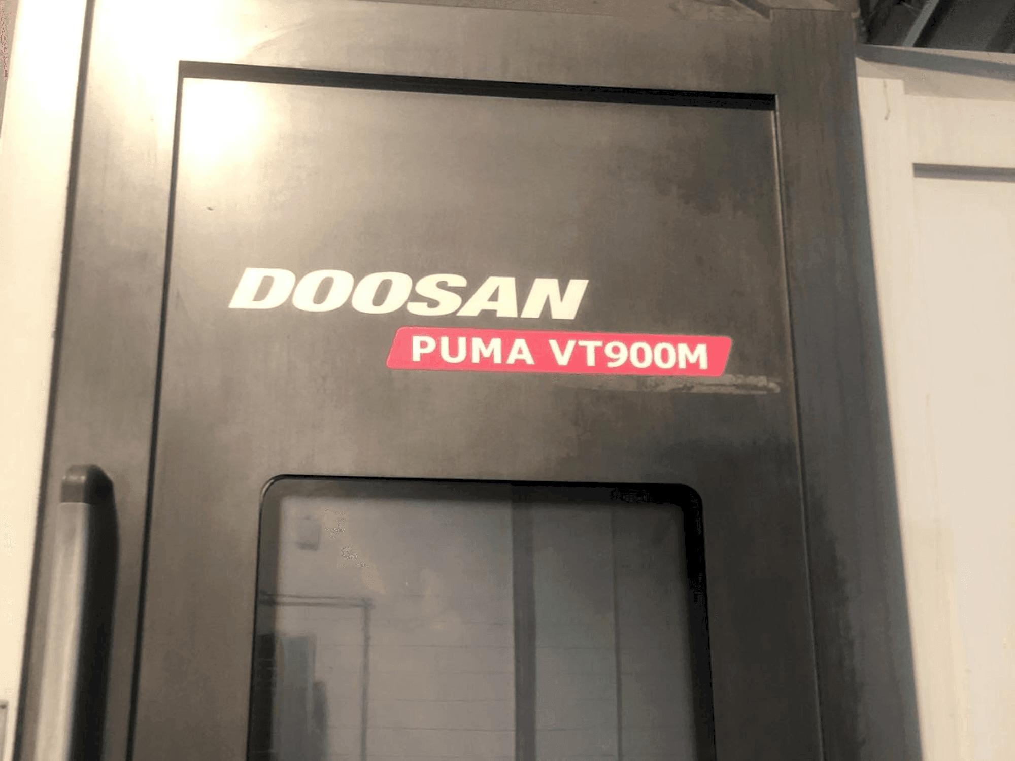 Front view of DOOSAN Puma VT900M  machine