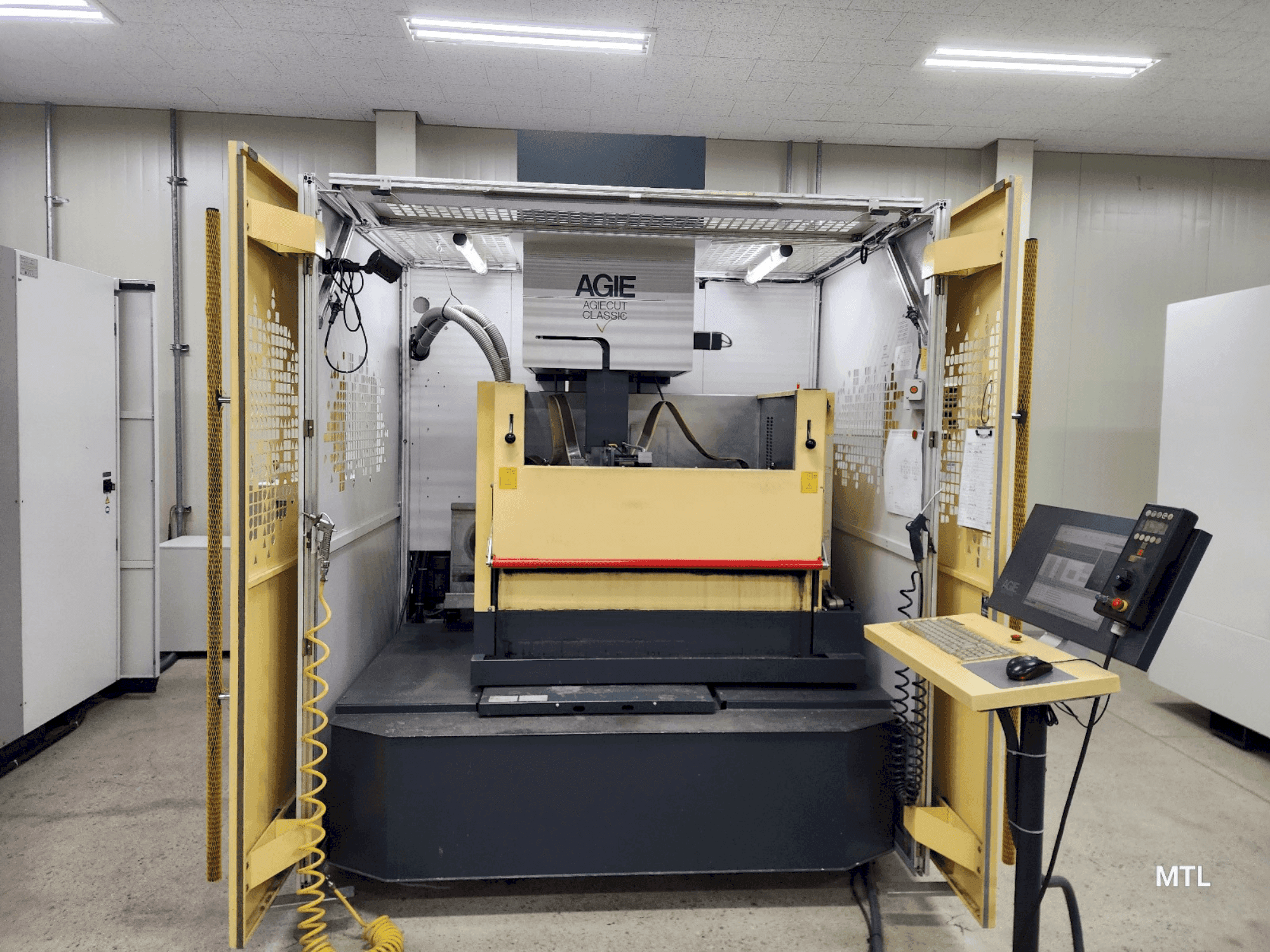 Front view of AgieCharmilles Agiecut Classic V3  machine