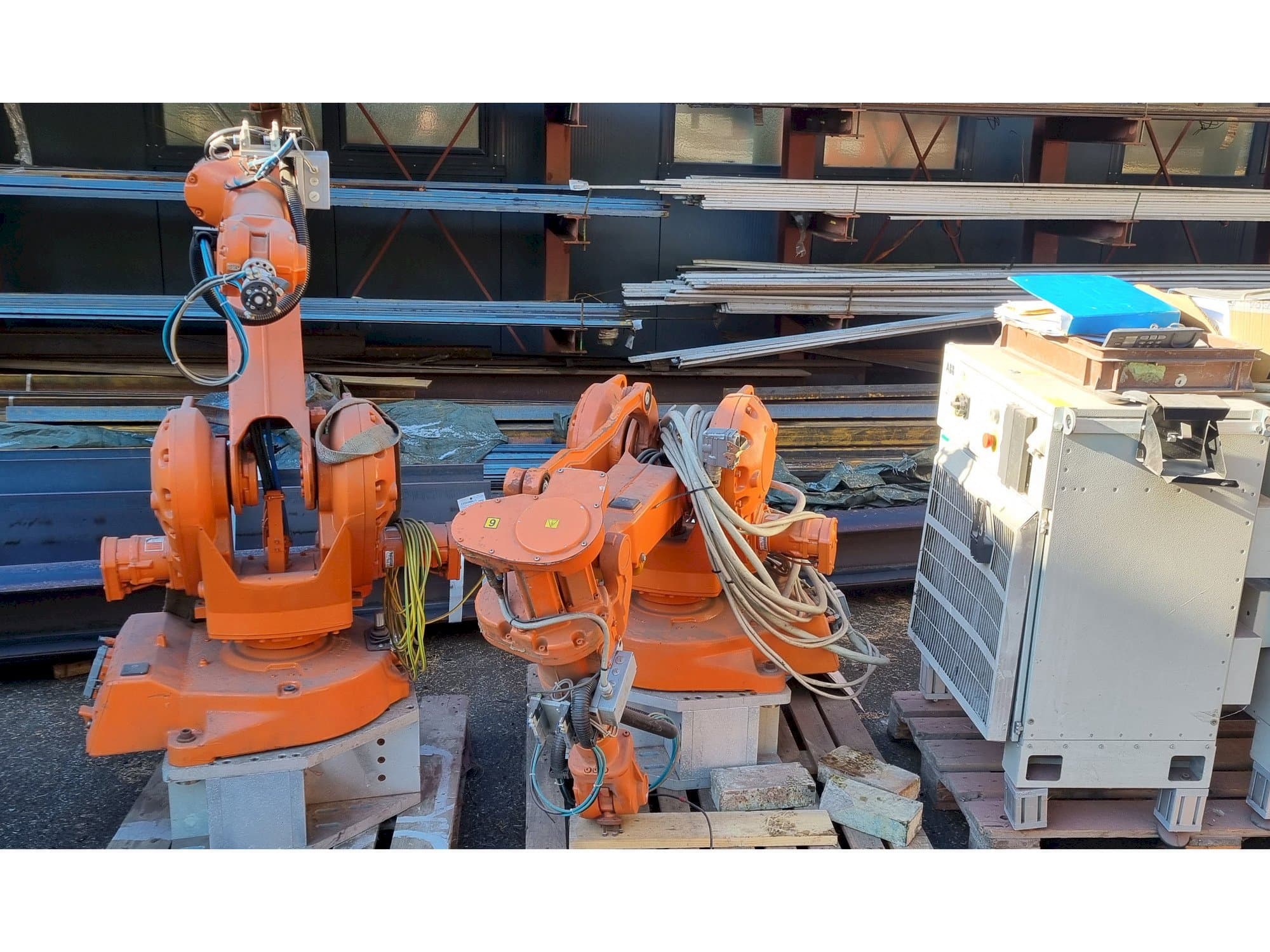 Front view of ABB IRB2400 M2000  machine