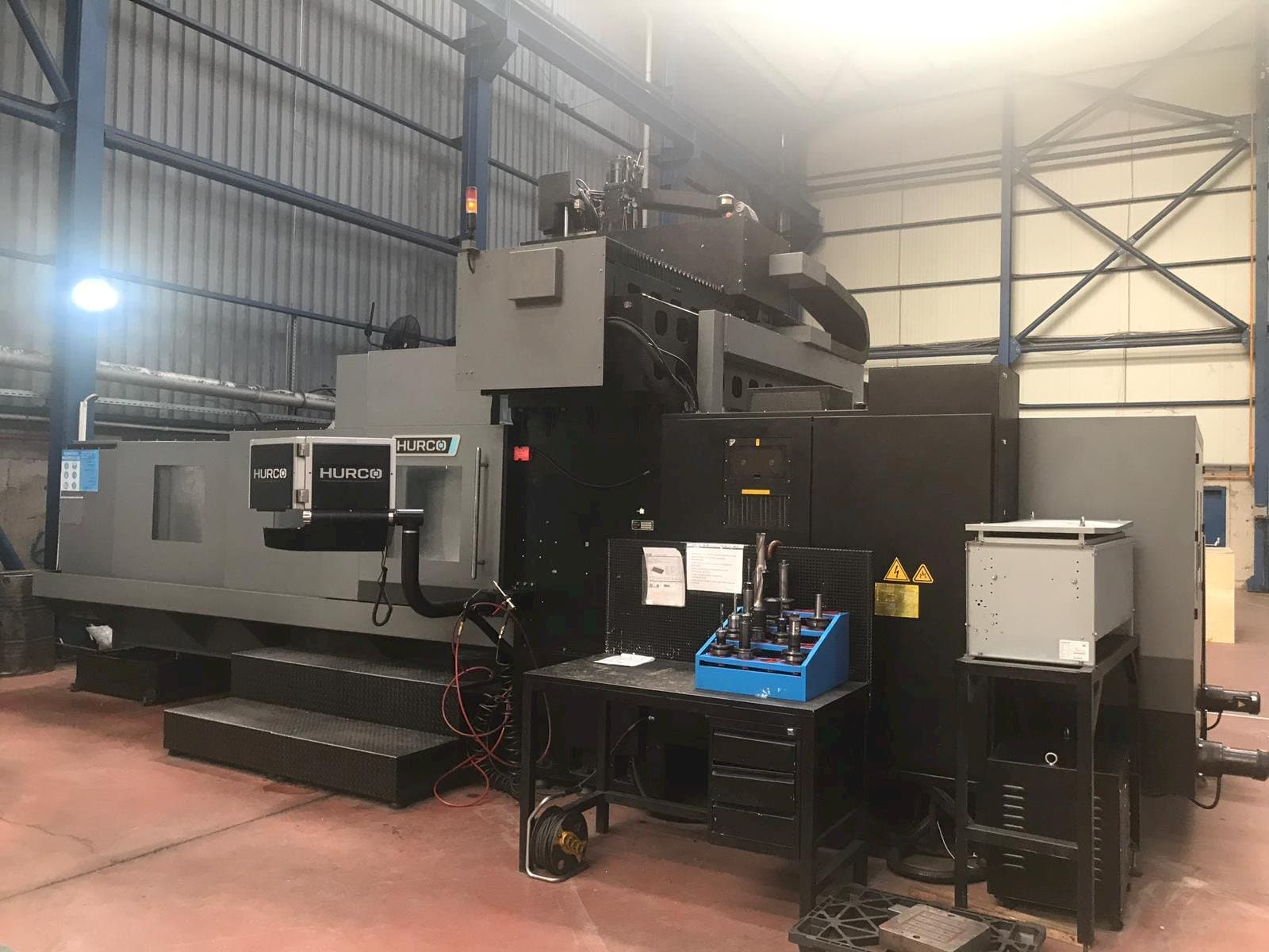 Front view of Hurco DCX 32i  machine