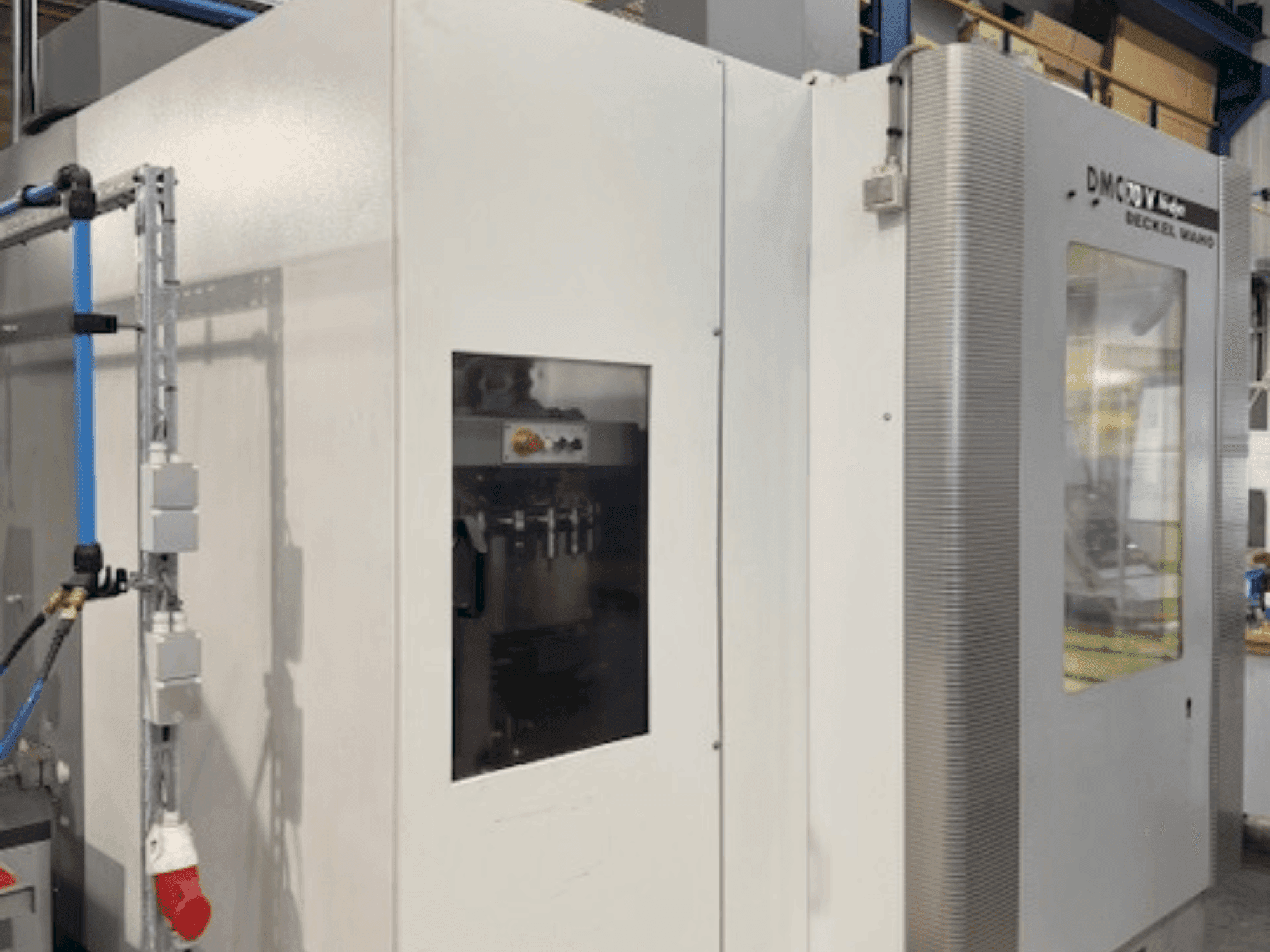 Front view of DECKEL MAHO DMC 70V Hi-Dyn  machine