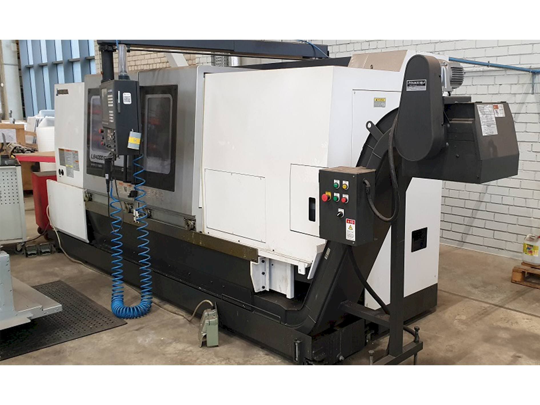 Front view of Okuma LB4000EXII  machine