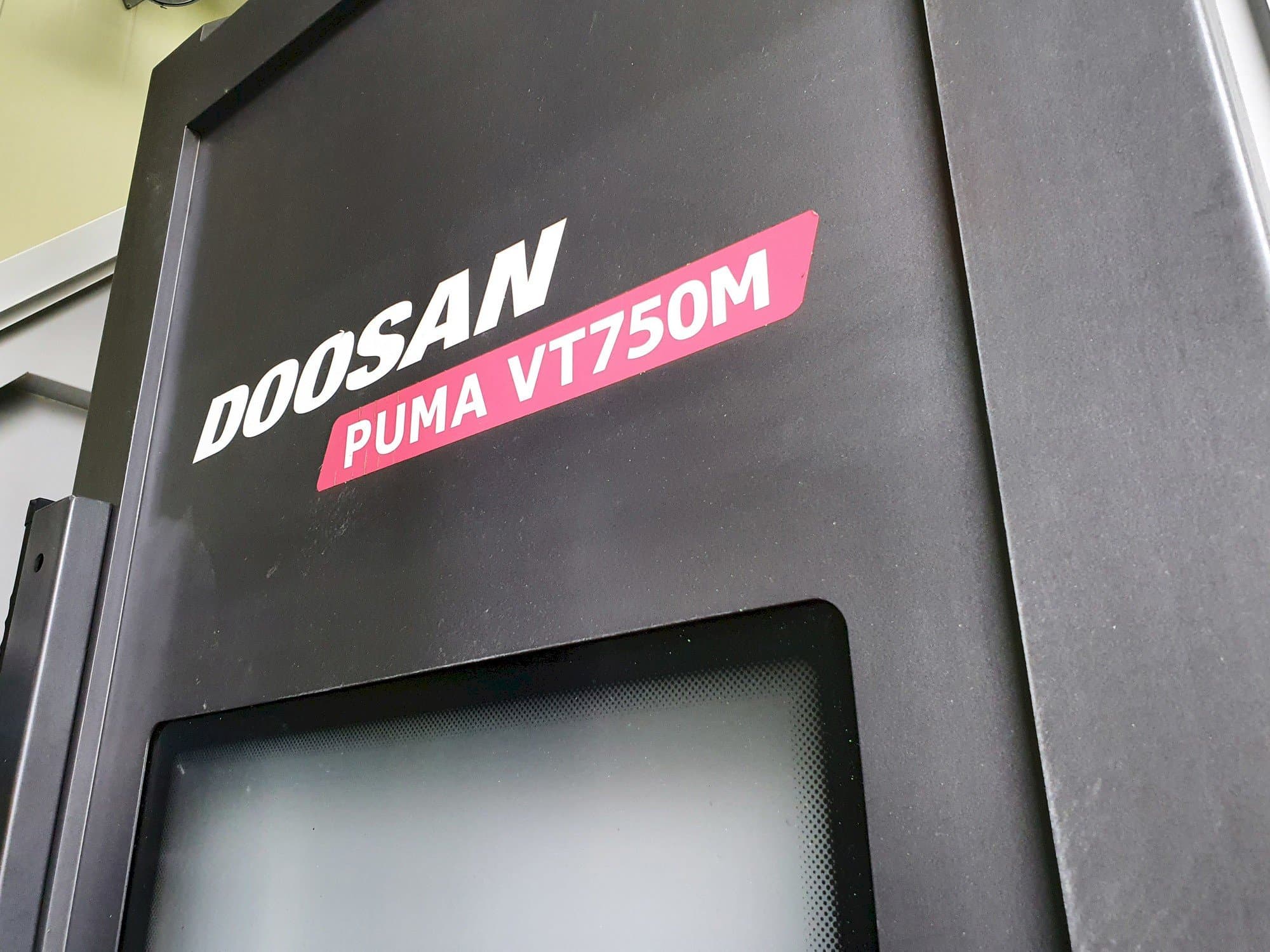 Front view of Doosan PUMA VT750M  machine