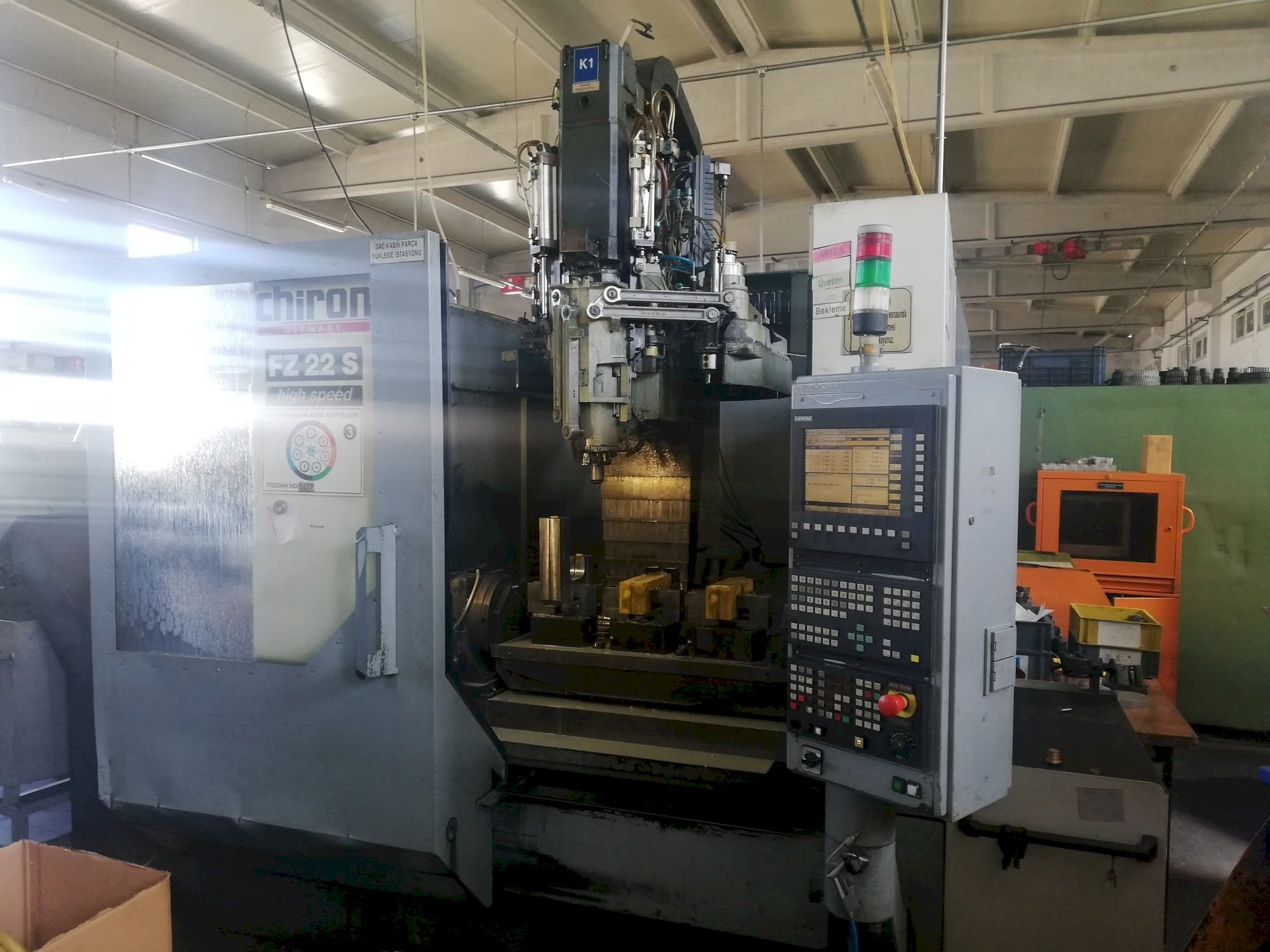 Front view of CHIRON FZ 22 S  machine