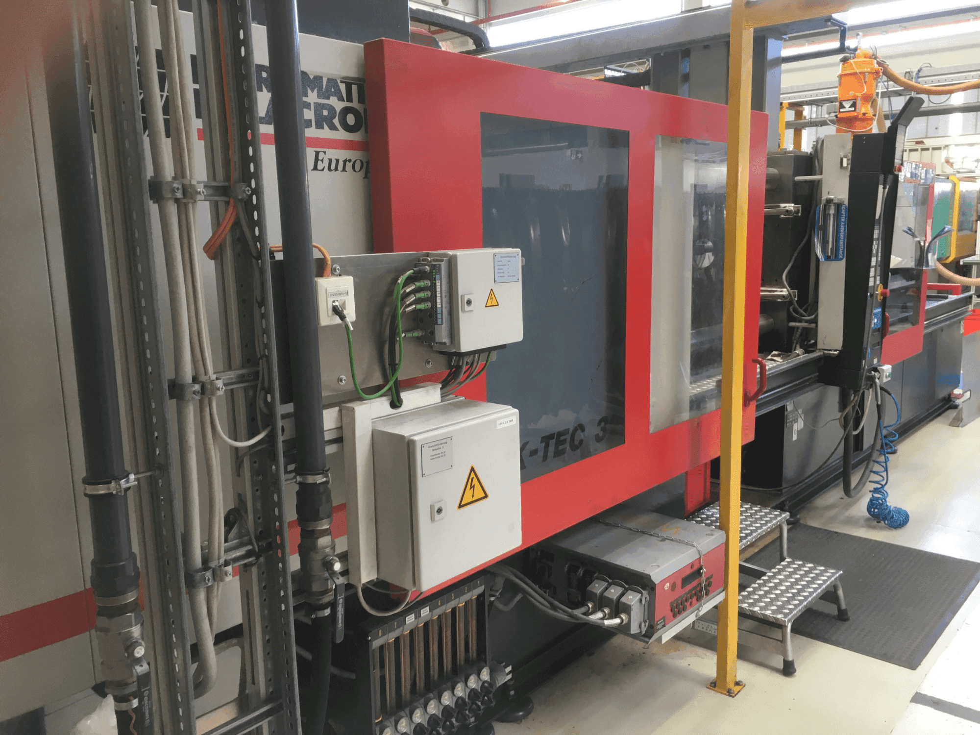 Front view of FERROMATIK K-TEC 320 S  machine