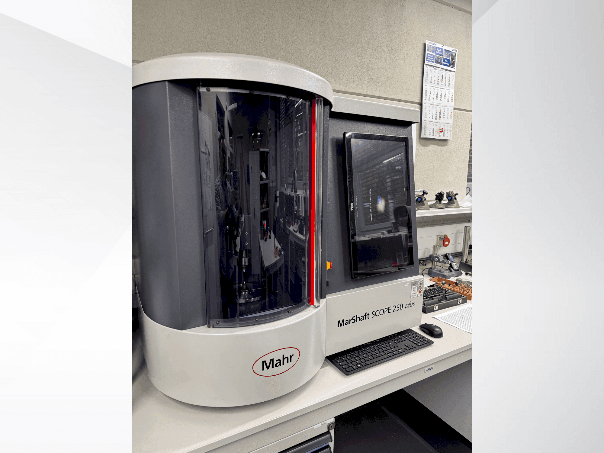 Front view of MAHR MahrShaft SCOPE 250 plus  machine