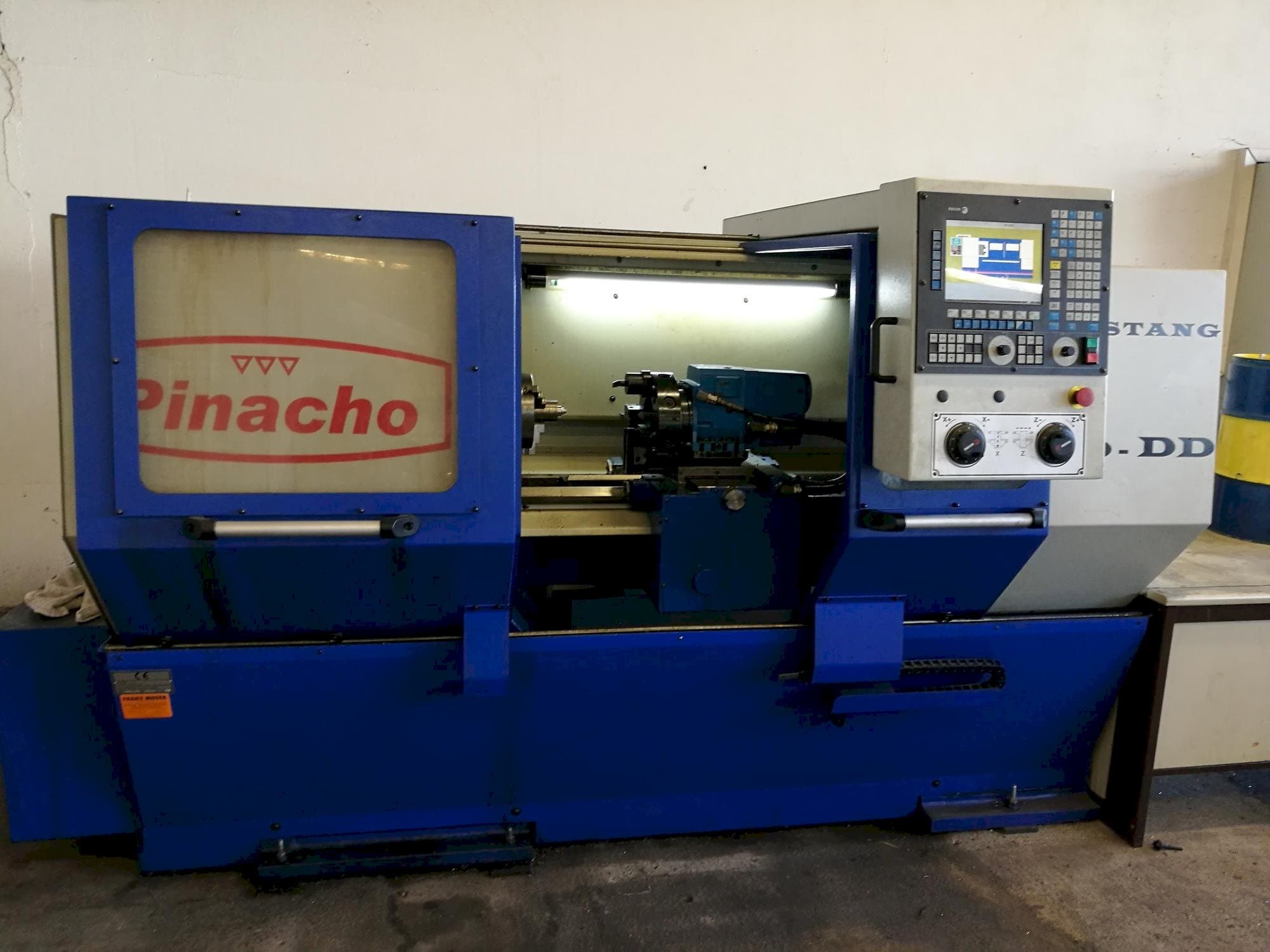 Front view of Pinacho Mustang 200-DD  machine