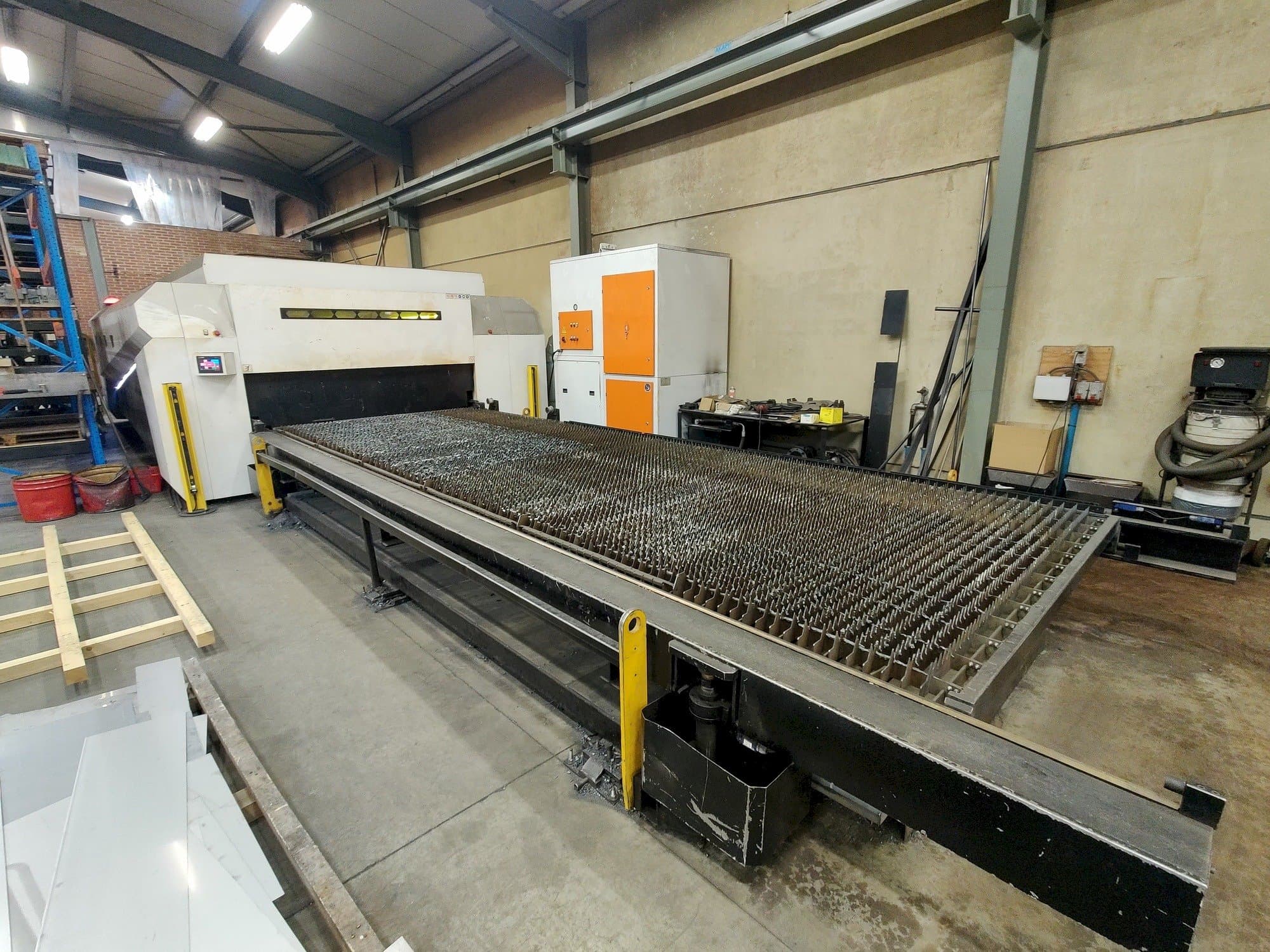 Front view of ERMAKSAN Fibermak Momentum Gen2  machine