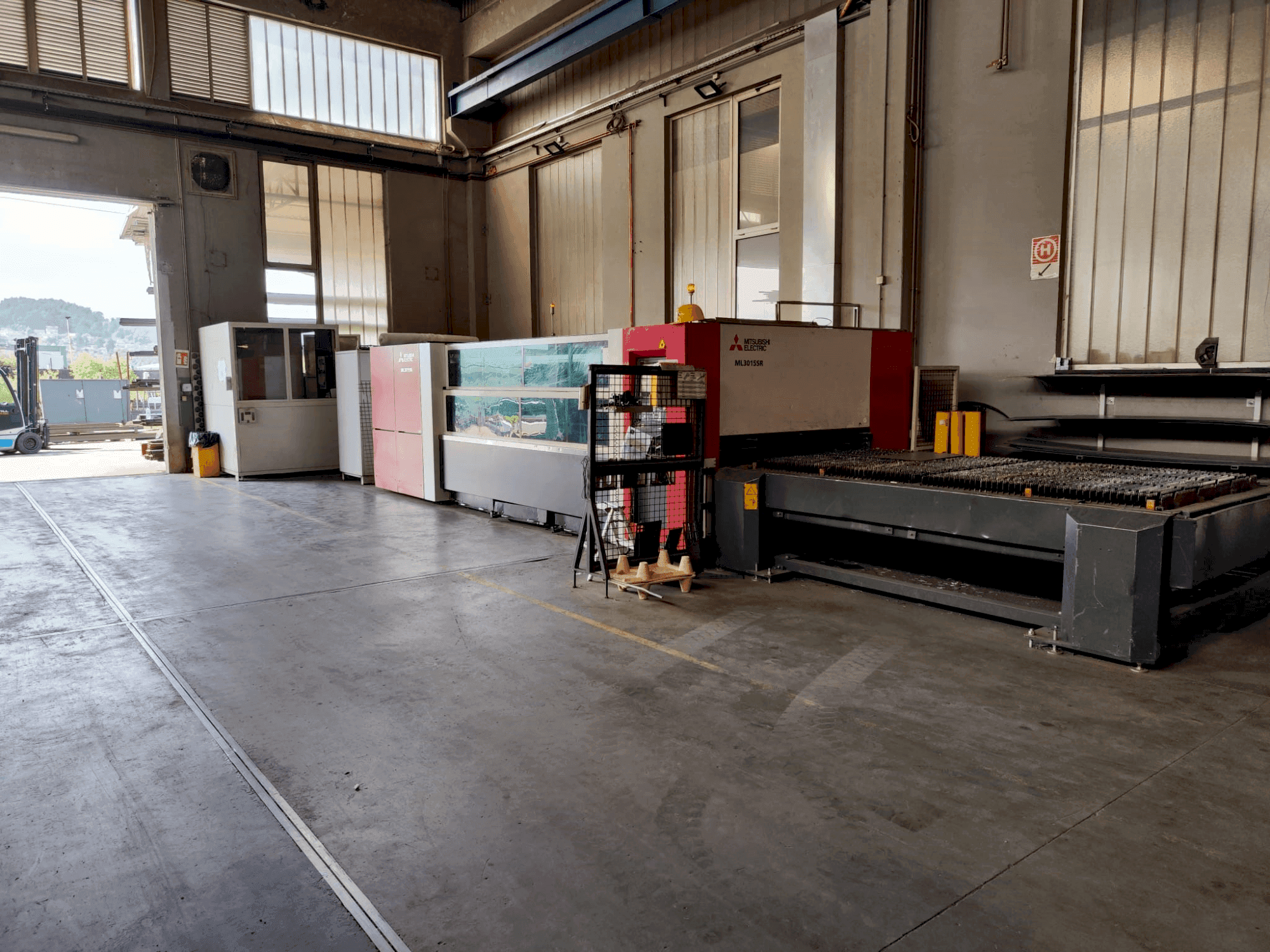 Front view of Mitsubishi ML 3015 SR  machine