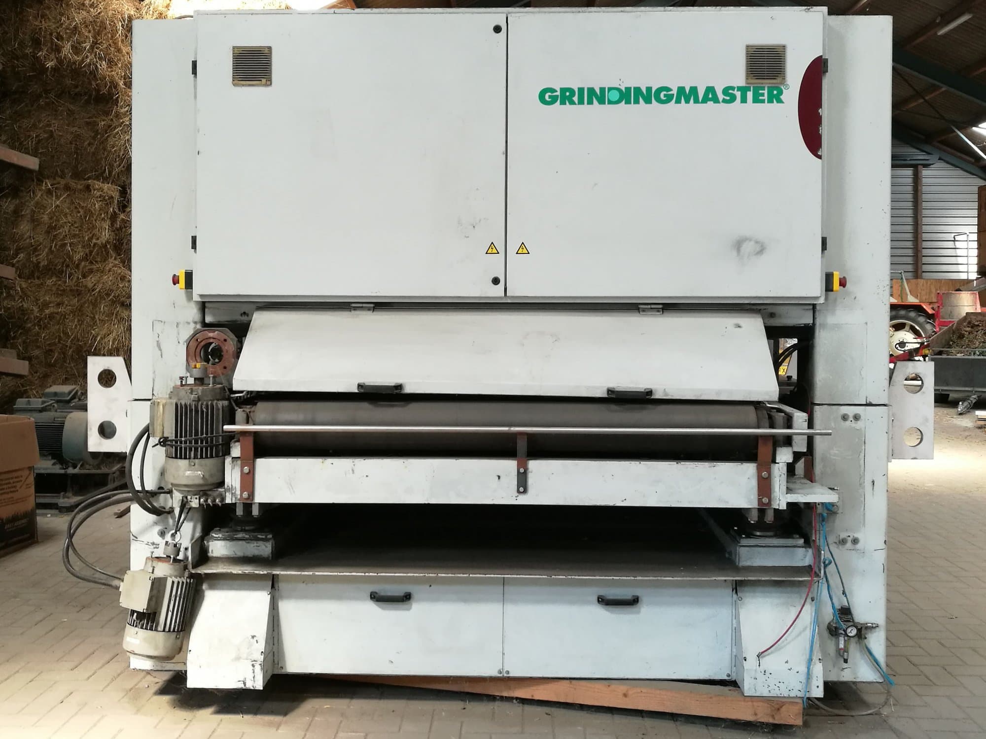 Front view of TIMESAVERS MB-2-1600 Z2 Machine