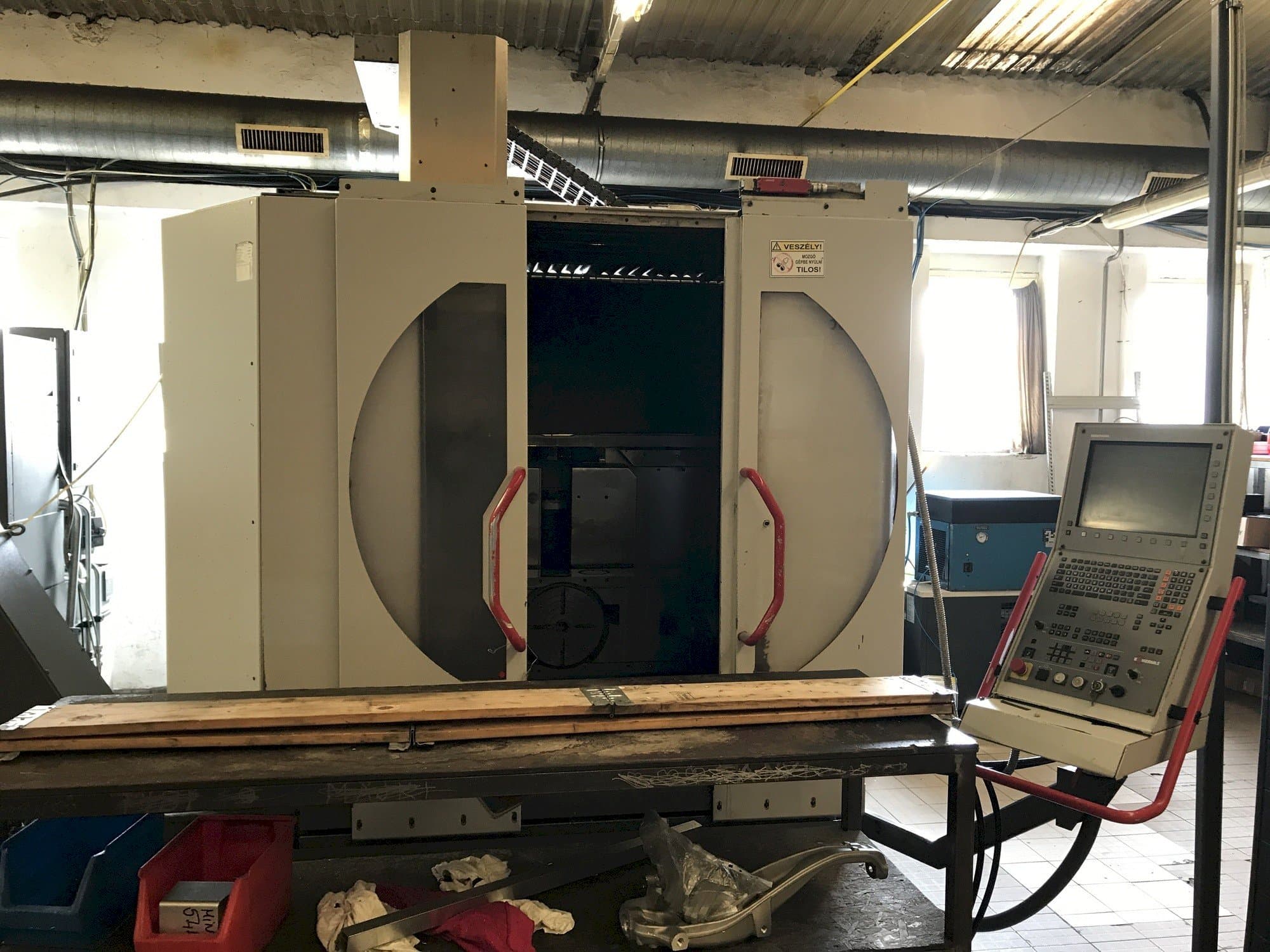 Front view of HERMLE B 300 U  machine