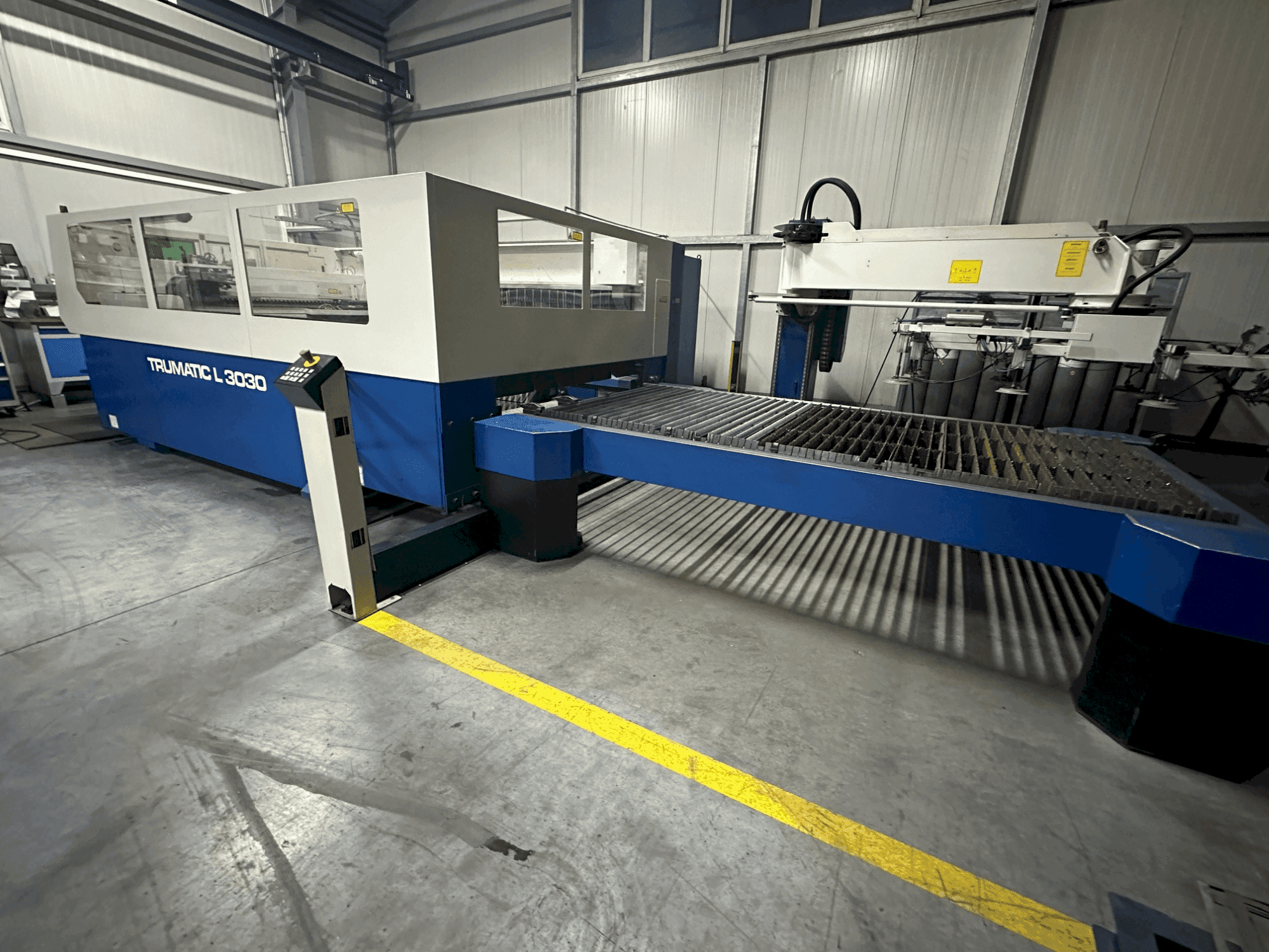 Front view of TRUMPF LoadMaster  machine