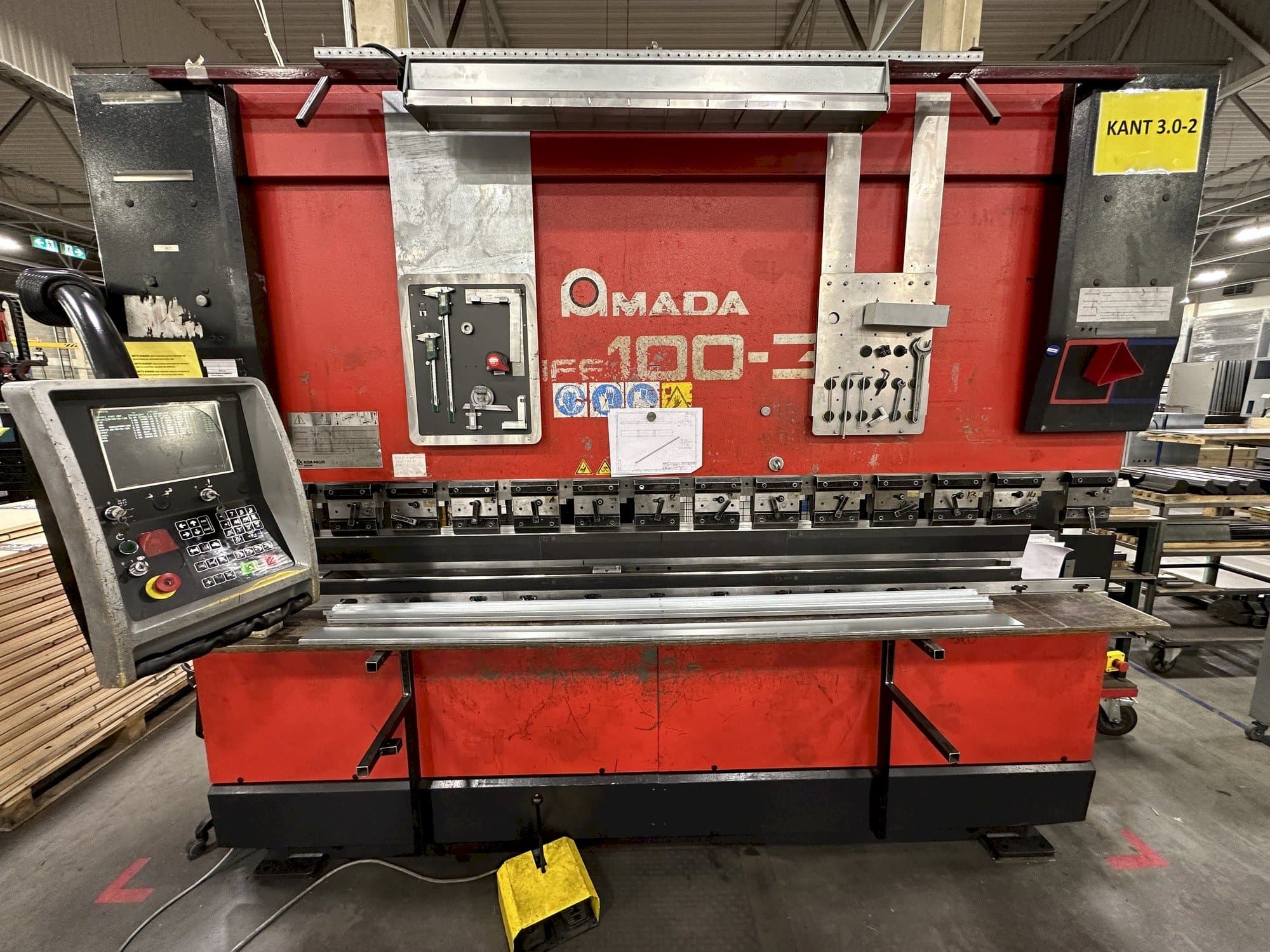 Front view of AMADA HFE 100-3  machine