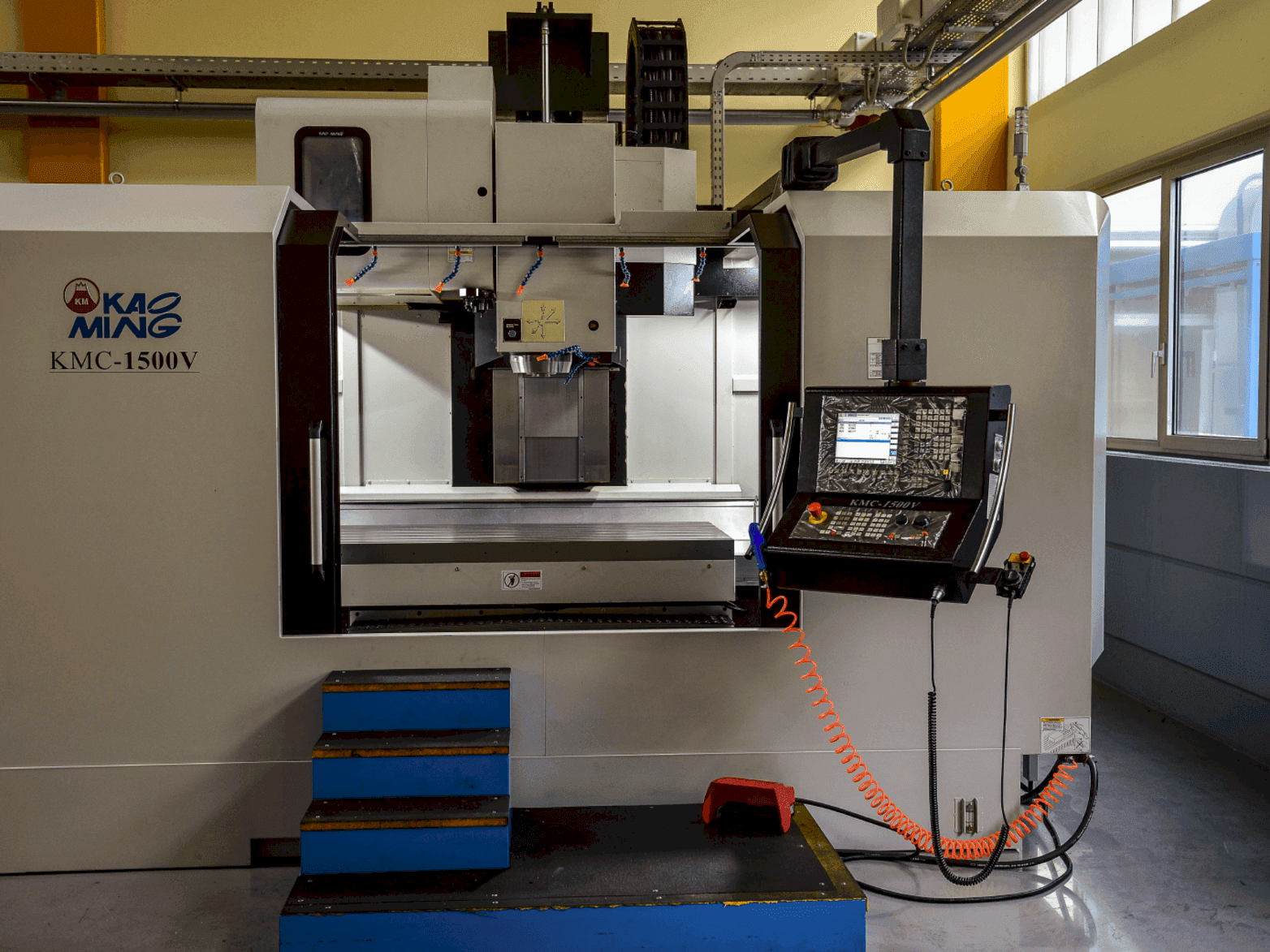 Front view of KAOMING KMC 1500 V  machine