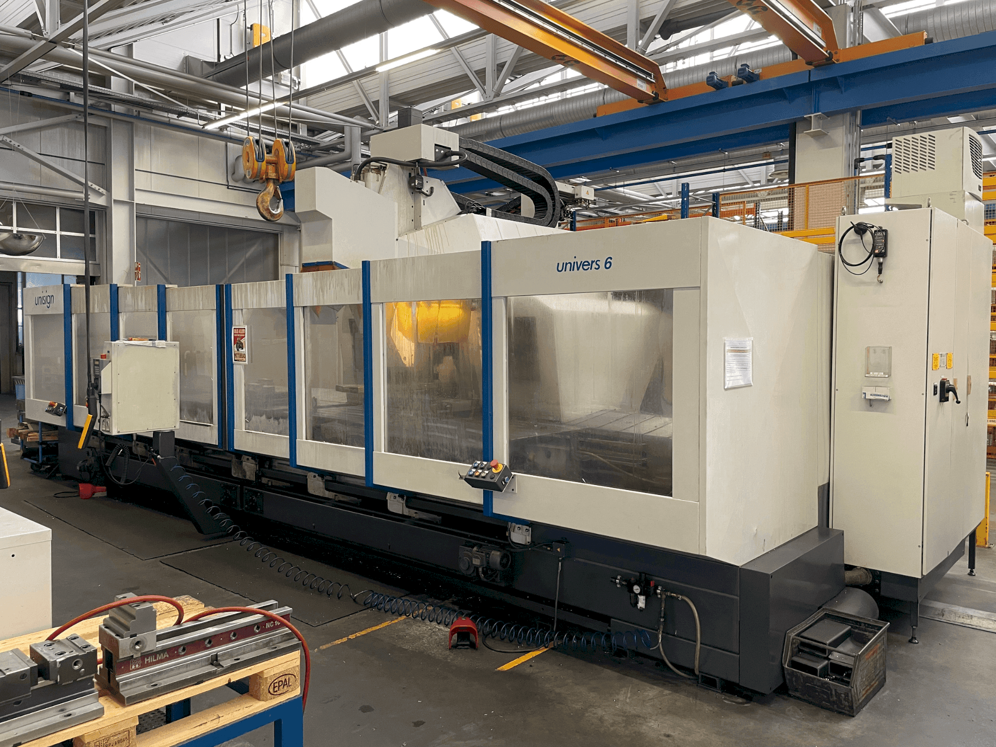 Front view of Unisign UNIVERS 6  machine