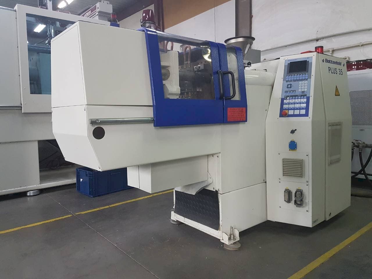 Front view of Battenfeld PLUS 35/75  machine