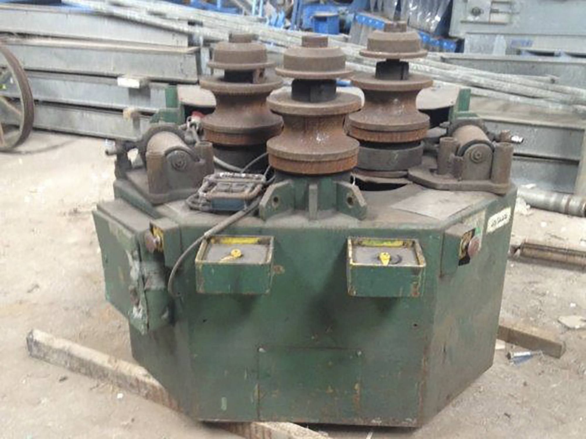 Front view of ROUNDO R-5