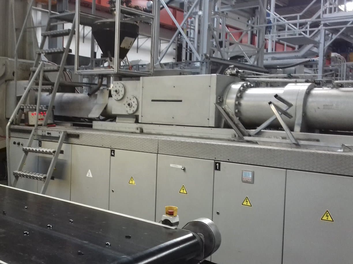 Right side view of Krauss Maffei 650-4350 BM Machine