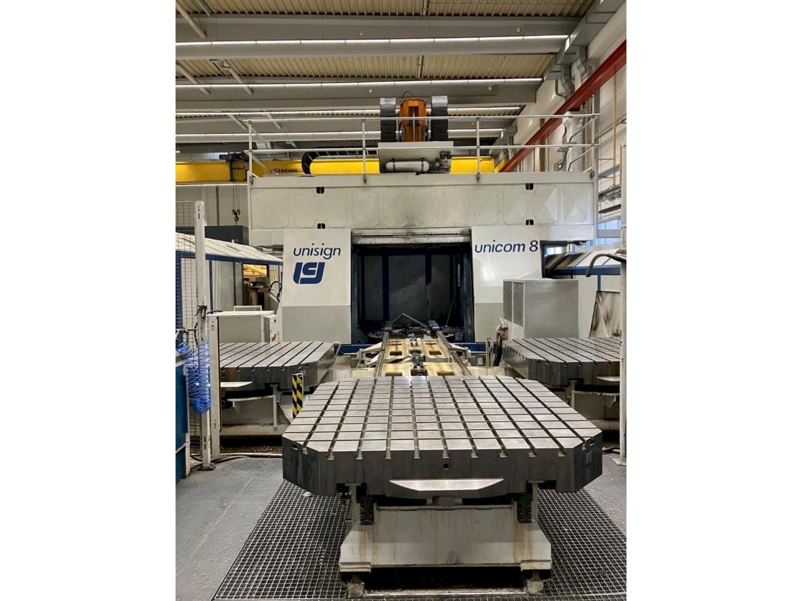 Front view of Unisign Unicom 8  machine