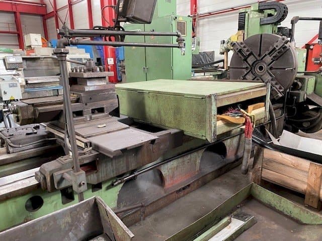 Front view of TOS SU 100/8000  machine