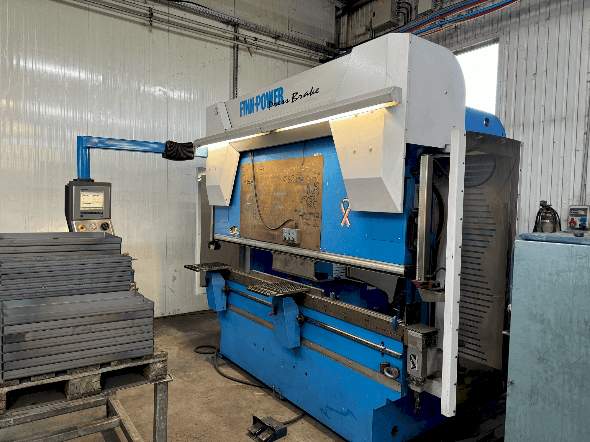 Front view of Finn-Power B80.2550  machine