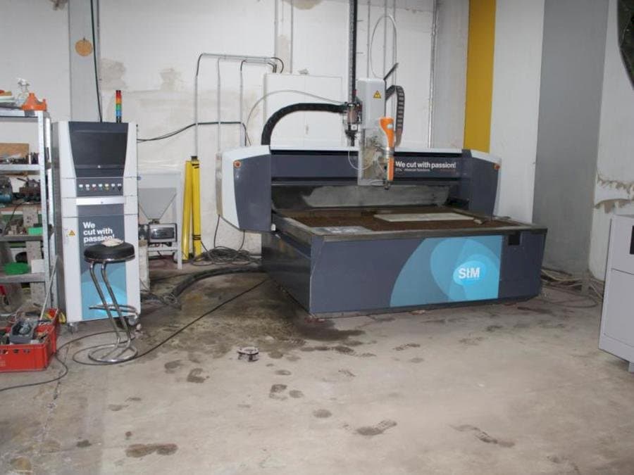 Front view of STM PremiumCut 3D 68  machine