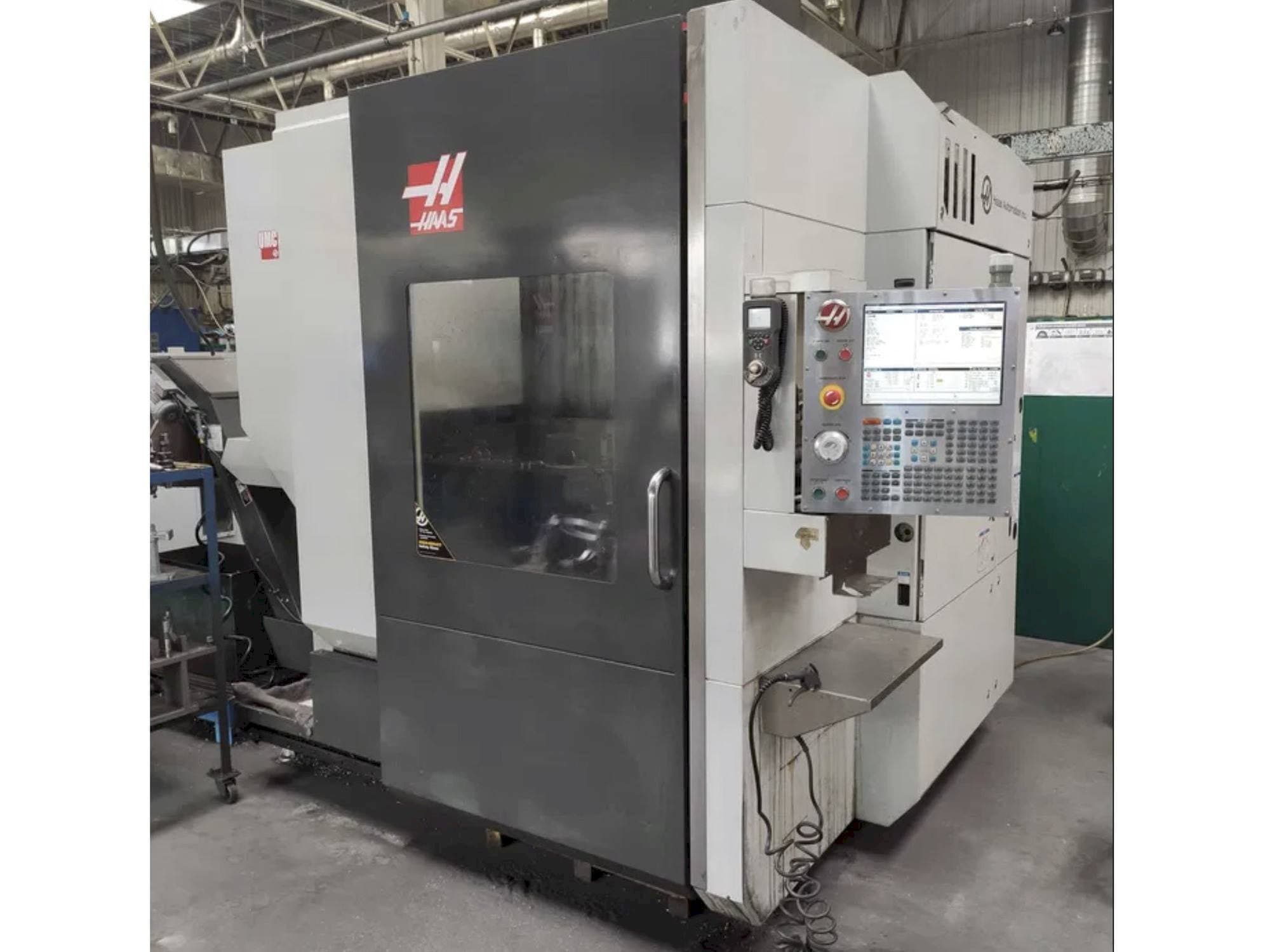Front view of HAAS UMC-750  machine