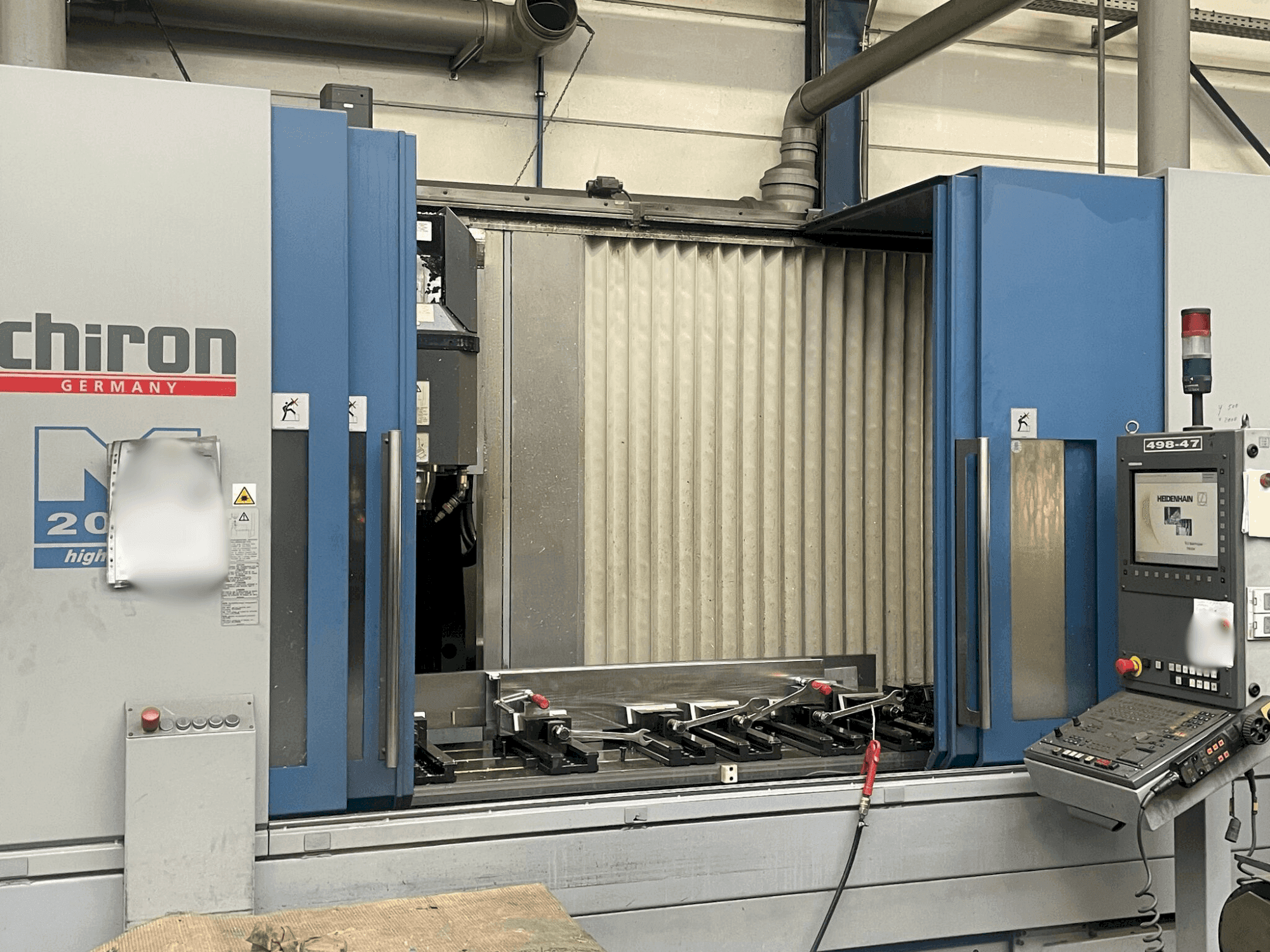 Front view of CHIRON Mill 2000  machine