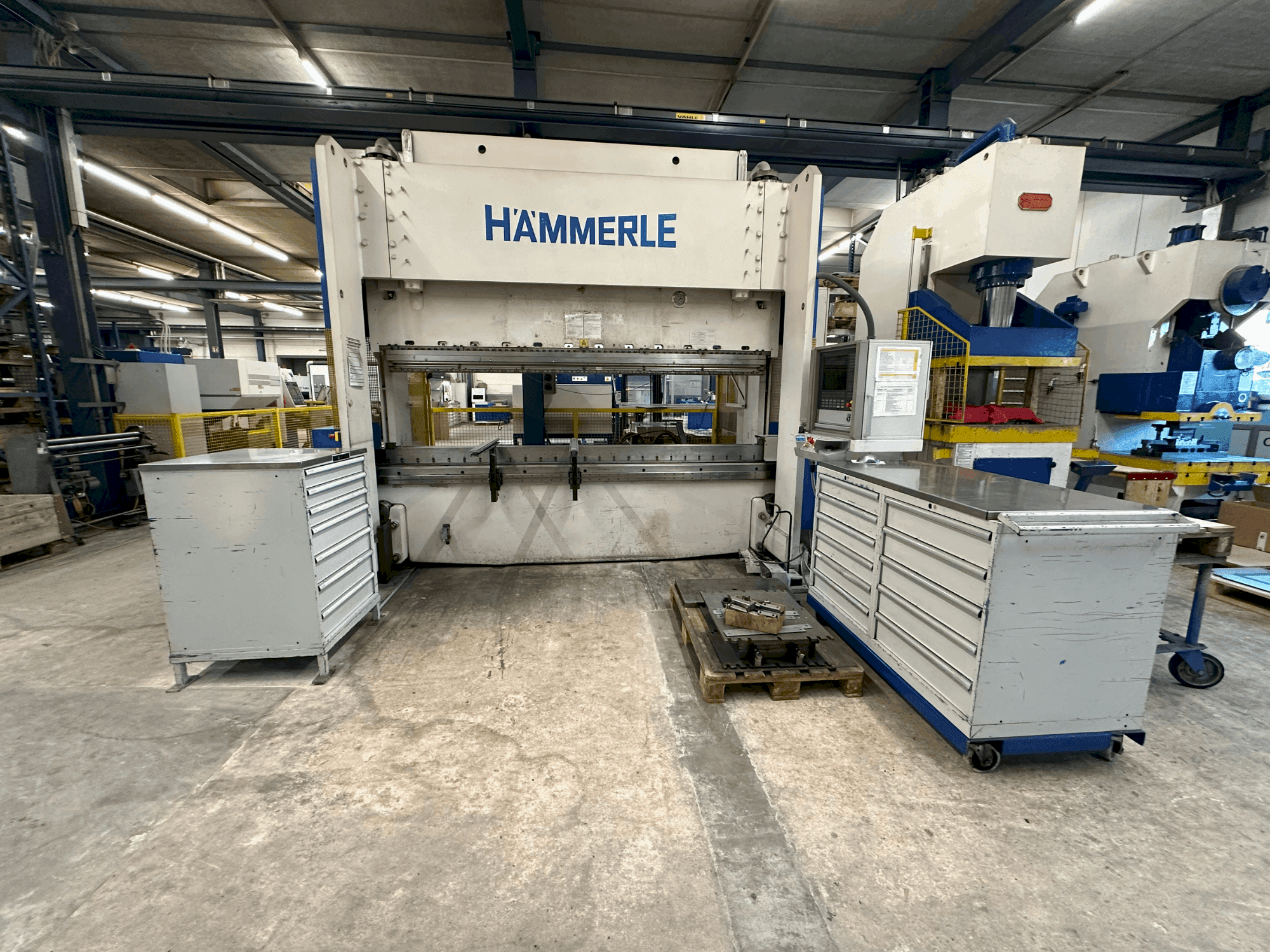 Front view of HAMMERLE BM 200 - 3100  machine