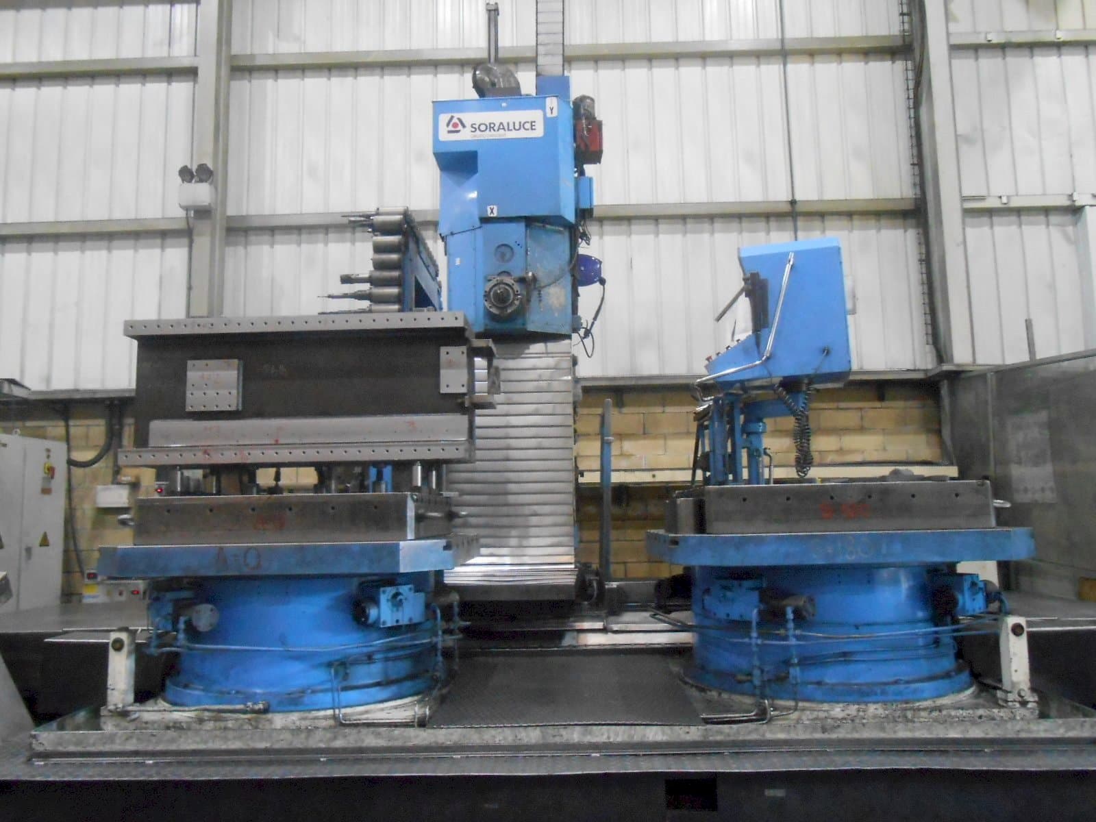 Front view of Soraluce CMH-100  machine